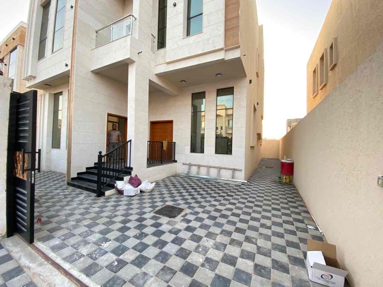 Villa for rent in Ajman, Al Zahia area New, first occupant, with air conditioners 5 rooms, a sitting room and a hall Kamila is a maid 95 thousand dirhams are required