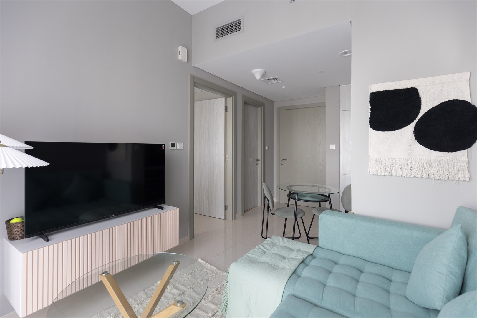 Quiet 1BR with river view. All Bills Included.