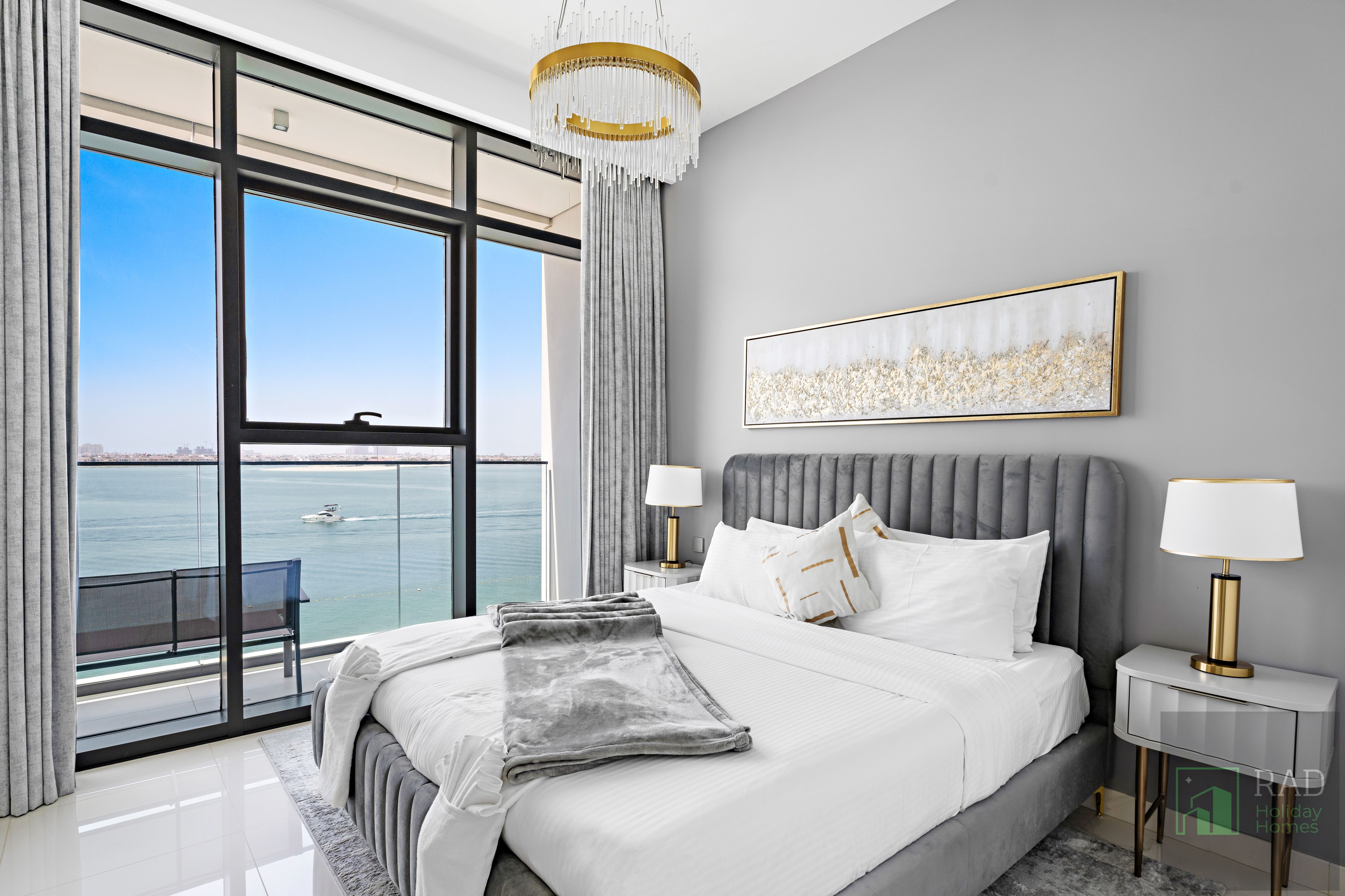 Full sea view apartment with free access to the private beach