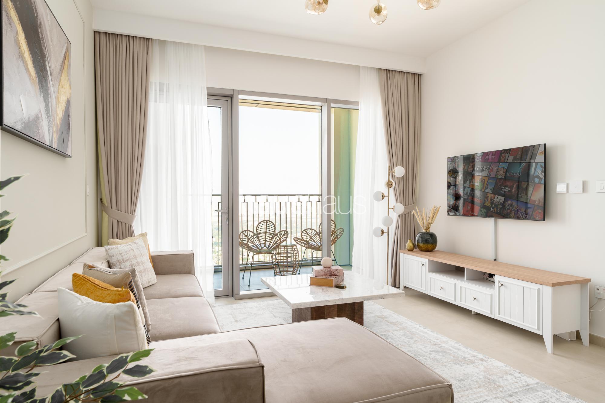 Spectacular Skyline View | Luxurious 1BR | Chic