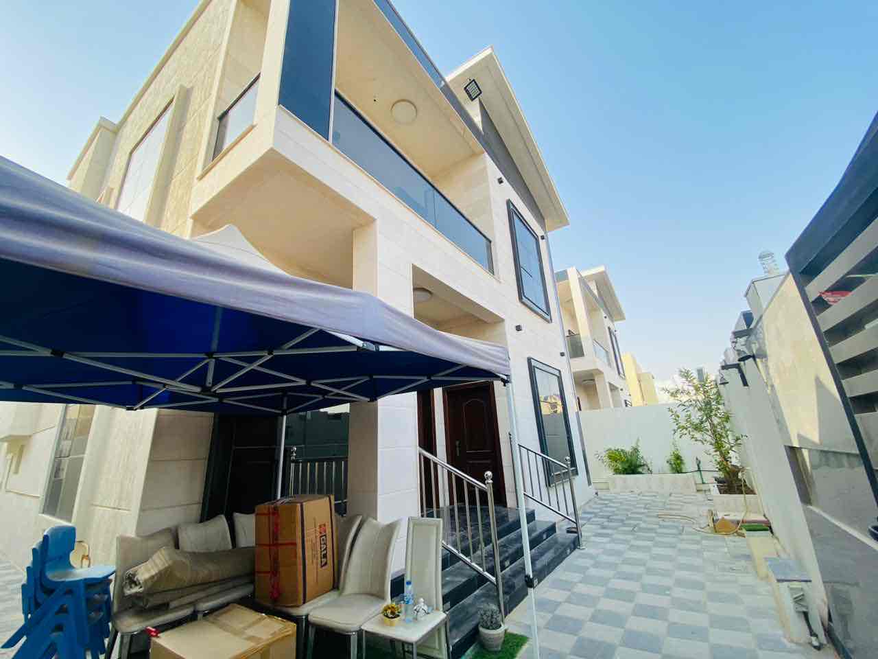 Villa for rent in Ajman, Al Yasmeen area 5 bedrooms, a living room and a living room Kamila is a maid Ready to move in 110 thousand euros are wanted 105 thousand cash