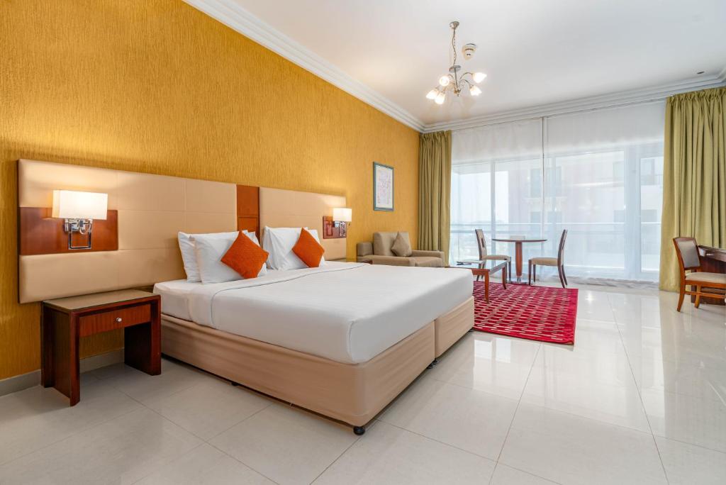 Ready for Move-In: Stylishly Furnished Studio in Lively Deira