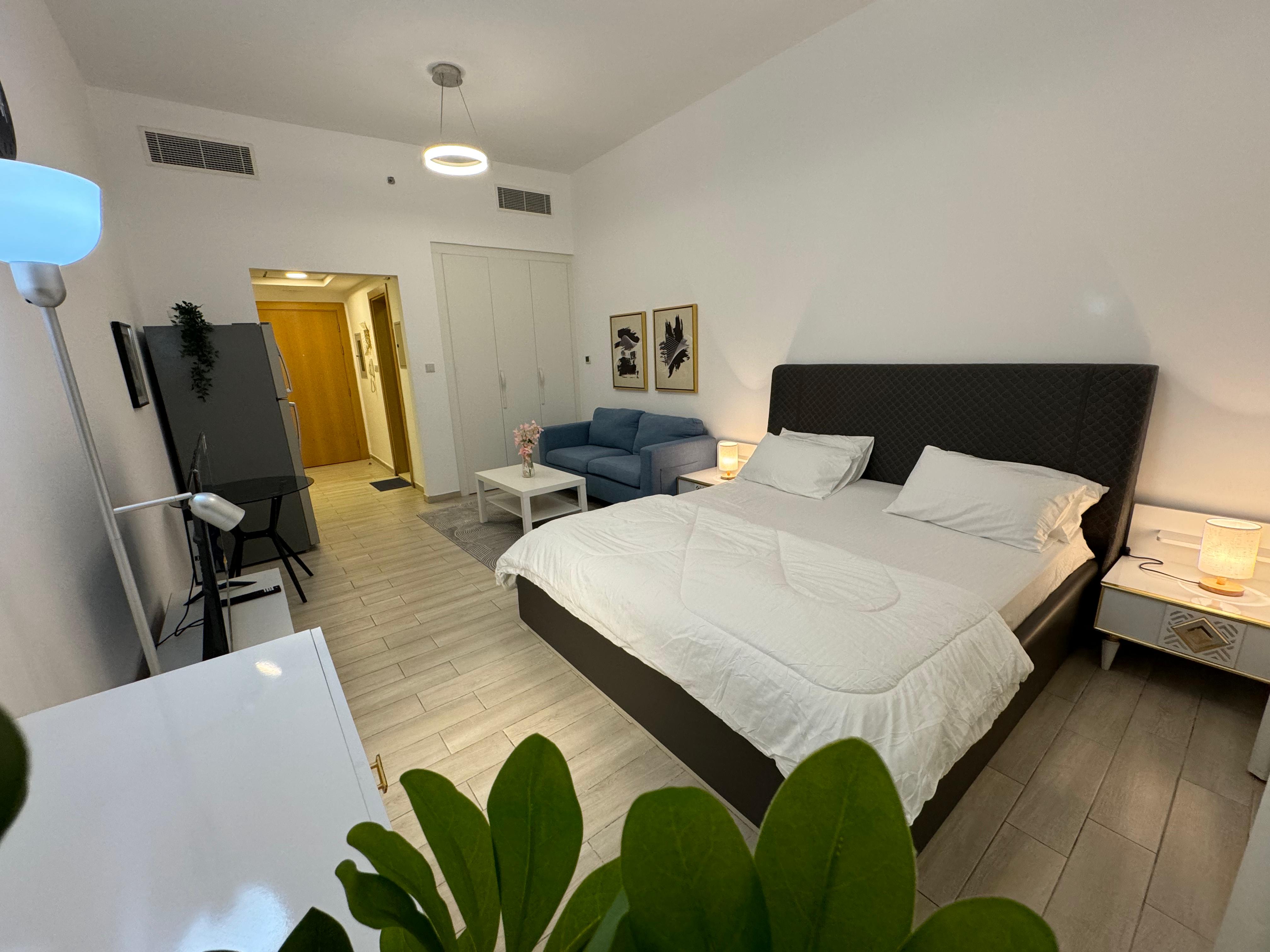Premium Furnishing In High Rise Tower || Lavish Lifestyle With Full Facilities || Executive Building