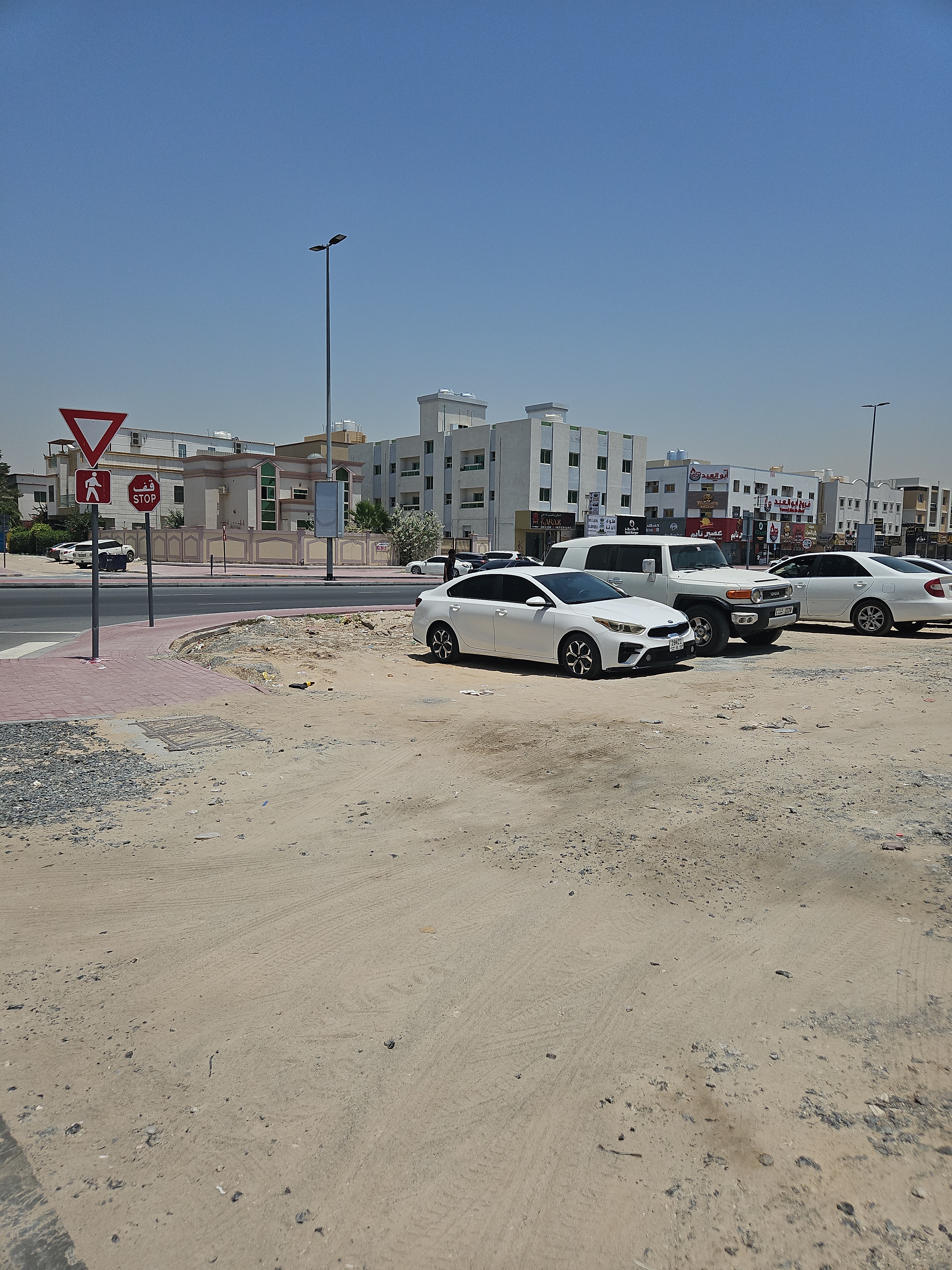 For sale, commercial land in Sheikh Ammar Street in Ajman, on the main street, the land is on a corner, a very excellent location, the area is 9,000 square feet. G+3 The sanitation is fully paid and the municipal license is paid. The land is ready for c