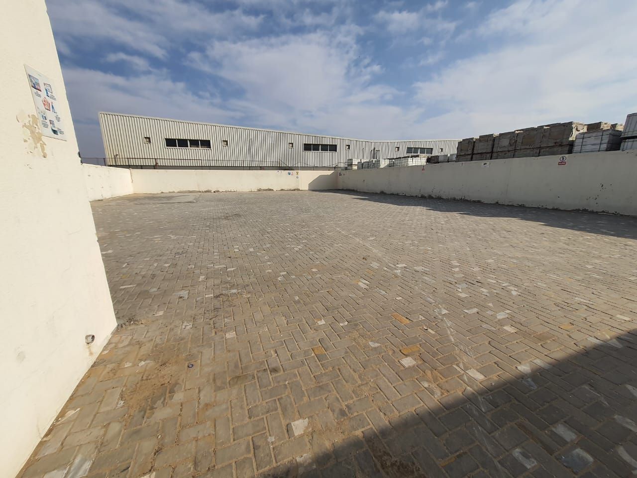 COMMIERCIAL INDUSTRIAL PURPOSE 7000 SQRFT WITH 2 ROOM TOILET BOUNDRY INTERLOCK WITH SEWA AND CIVIL DIFENCE READY TO MOVE CAR MECHANIC WORKSHOP