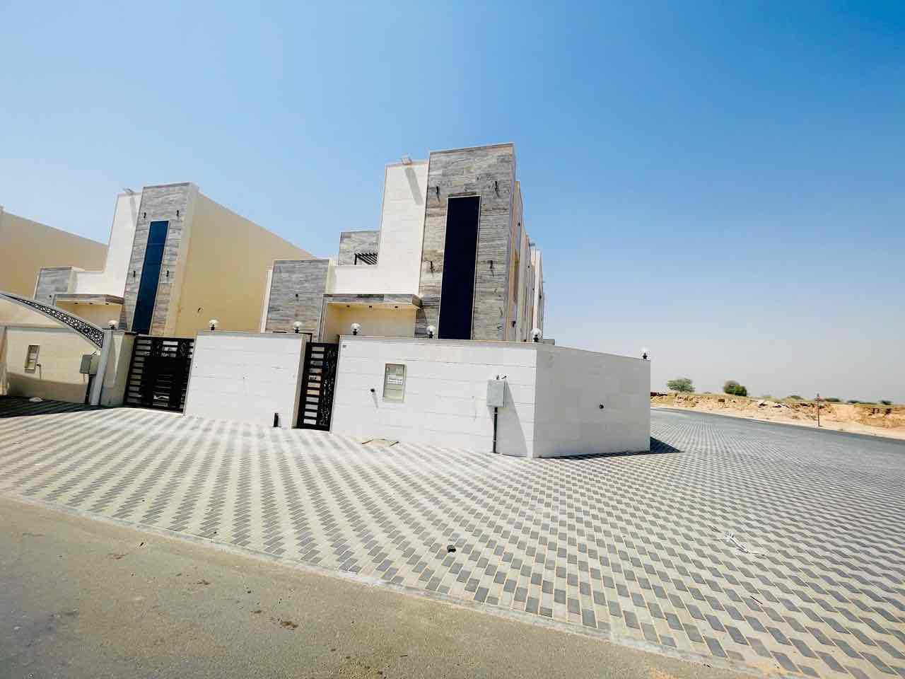 Villa for rent in Ajman, Al Amira area 4 rooms, a living room, a kitchen, and a maid’s room With air conditioners New, first inhabitant 100 thousand dirhams required