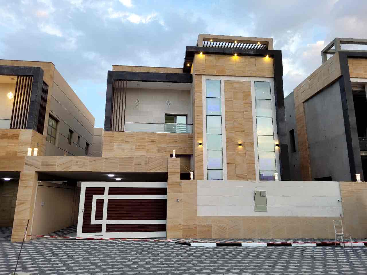 Villa for rent in Ajman, Al Yasmeen area 4 master bedrooms, sitting room, living room, kitchen and maid's room With air conditioners New, first inhabitant 100 thousand dirhams required