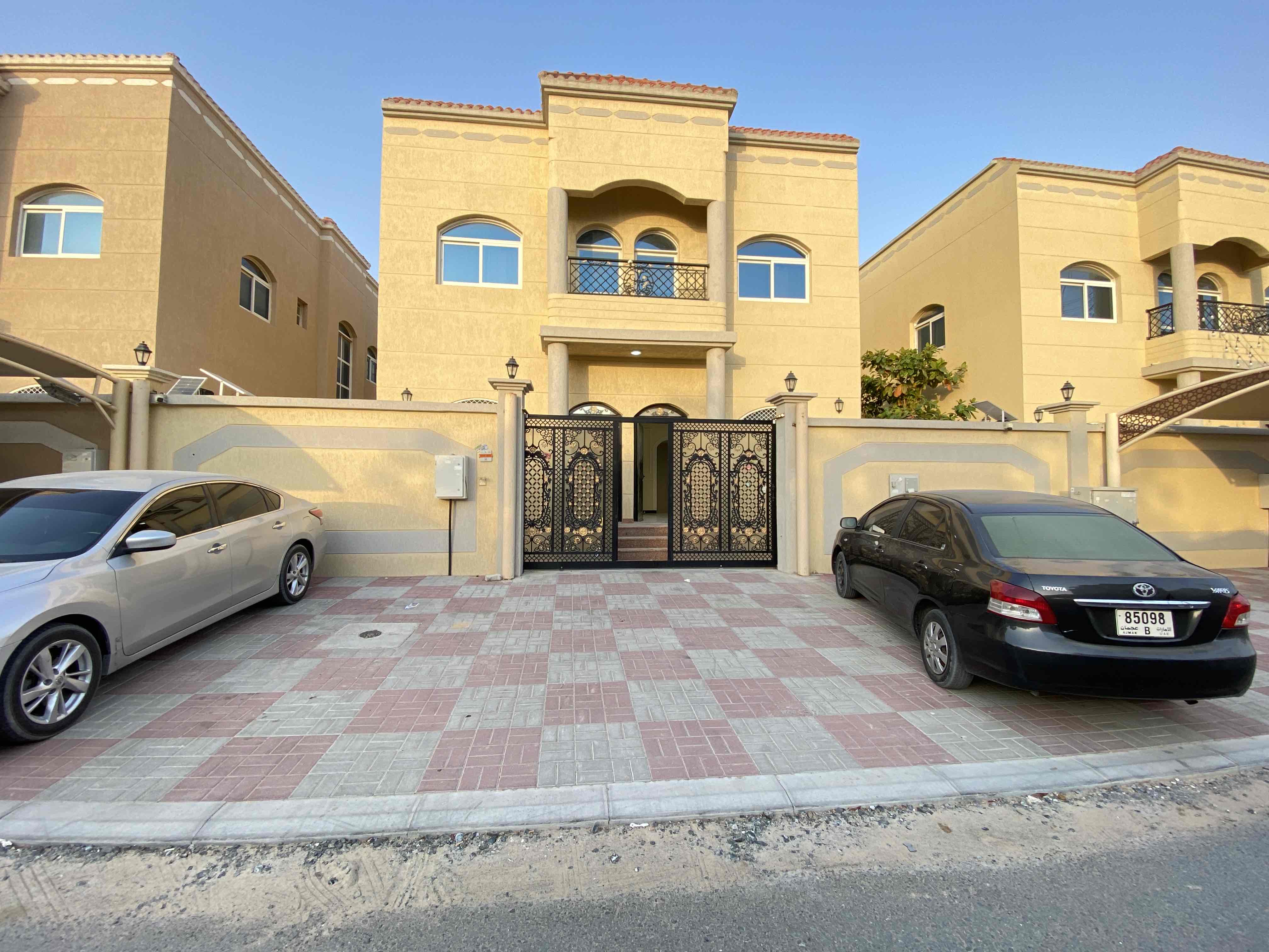 Two-storey villa for rent in Ajman, Al Yasmeen area Second resident with air conditioners 5 master bedrooms, a sitting room and a living room And a maid's room 100 thousand dirhams required