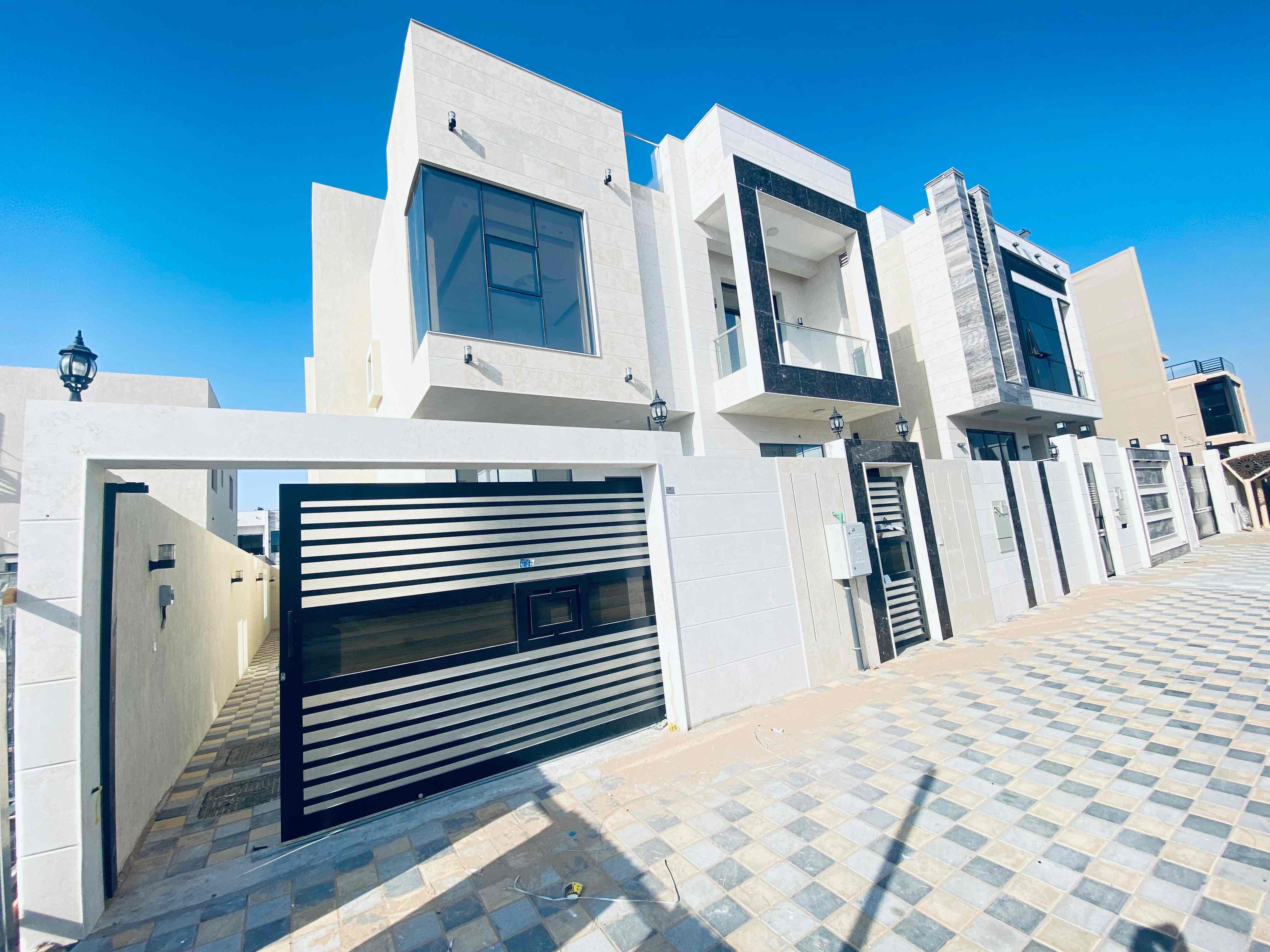 Two-storey villa with a roof for rent in Ajman, Al Zahia area First resident with air conditioners 5 rooms, a sitting room, a hall, and a maid’s room 120 thousand dirhams required