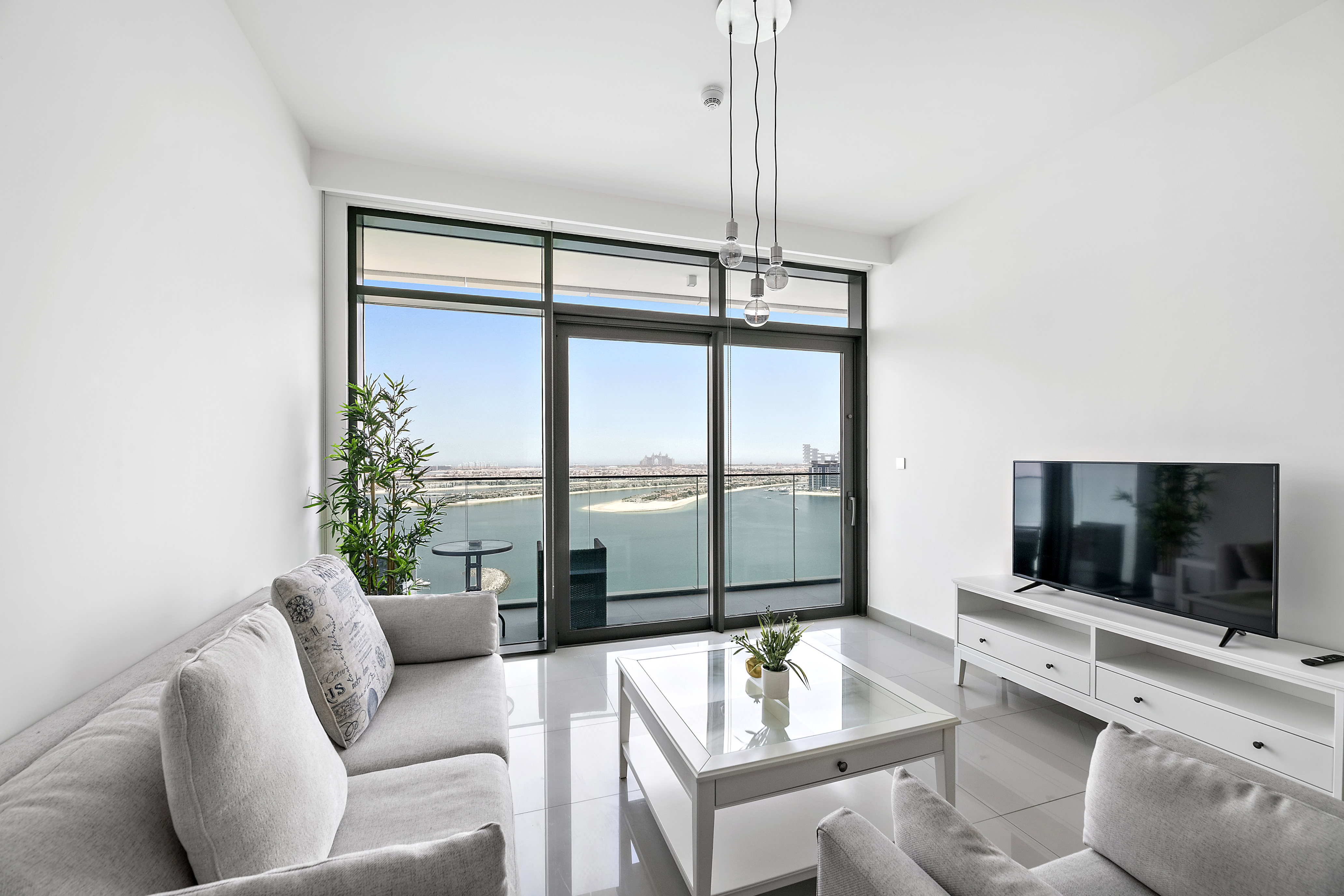 Luxury 2BR Apt with Pool, Gym & Sea Views | Furnished | Flexible term
