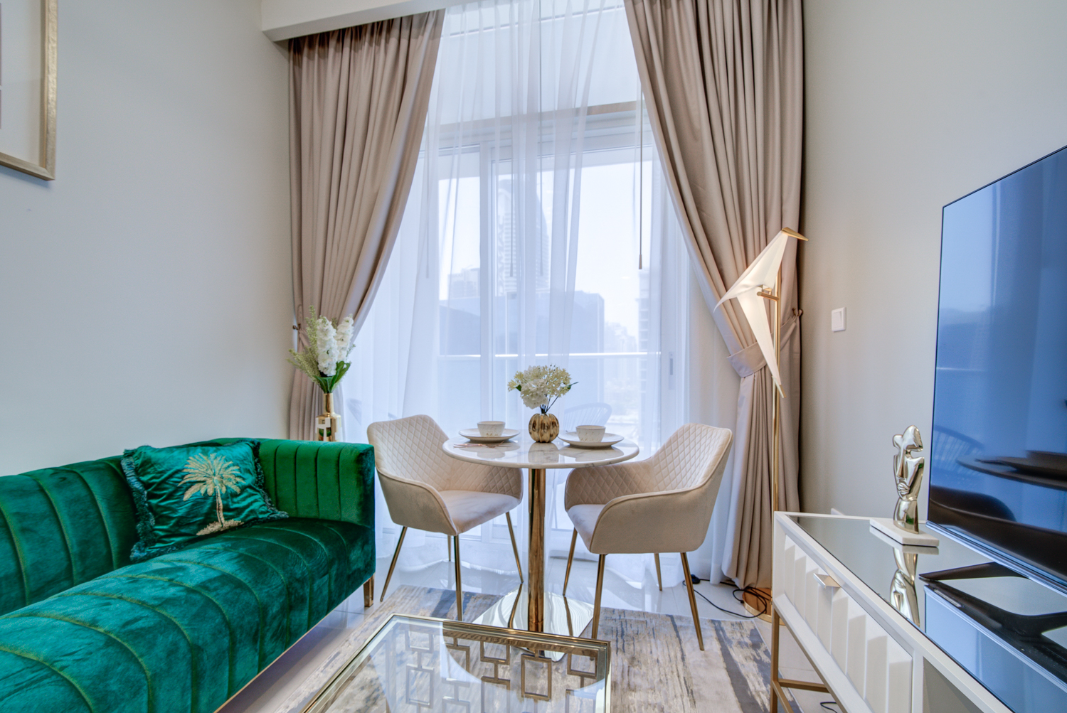 Prime 1 bhk with Burj Khalifa View | near to Dubai Mall!