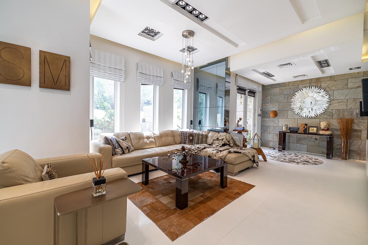 Luxury Villa in The Springs with Private Garde