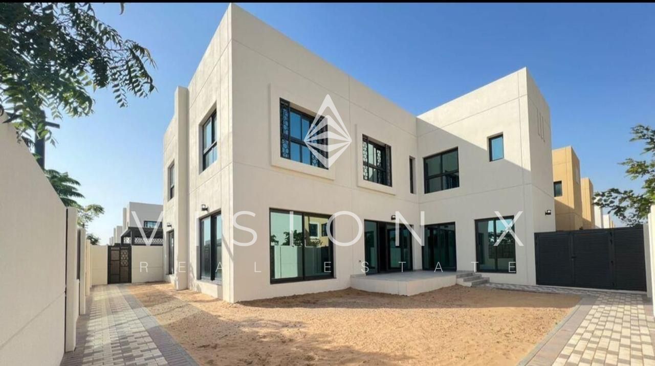 Spacious 5BHK Townhouse in the Heart Sustainable City