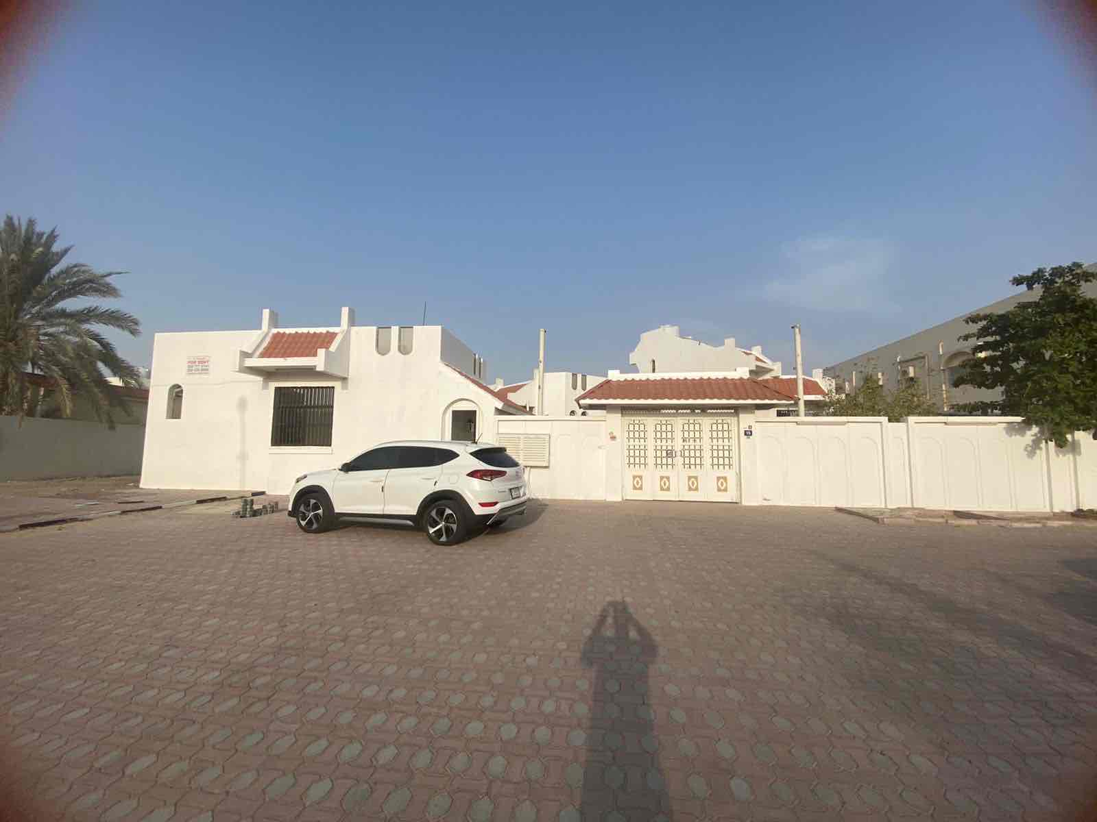 Large ground floor villa + annexes for rent in Ajman Mushrif For citizens With air conditioners Consisting of : 5 rooms + 3 bathrooms + hall Preparatory kitchen Supplement Large outdoor hall + sinks + bathroom Large dining room Appendix V