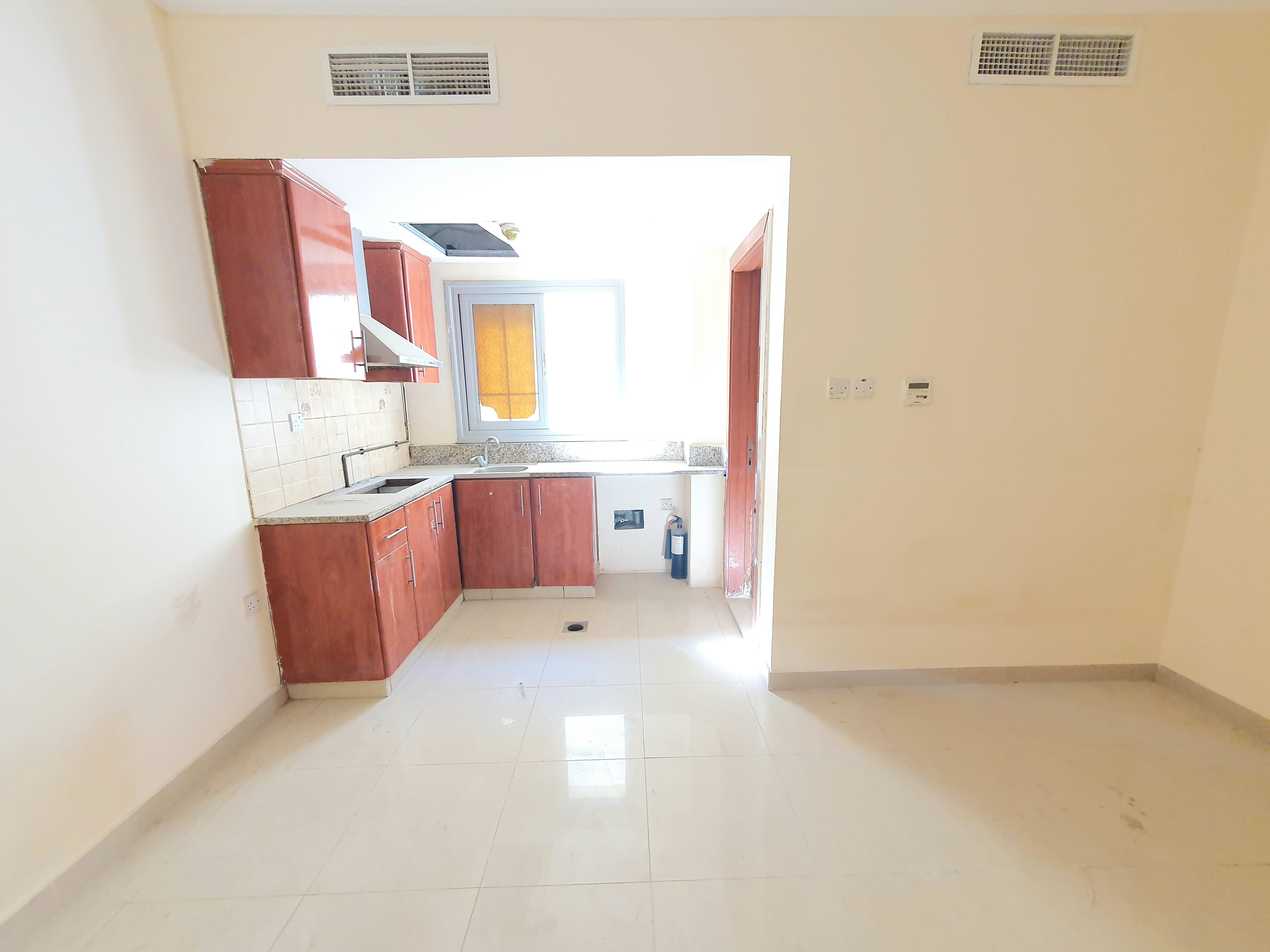 AMAZING STUDIO SEPARATE KITCHEN CLOSE TO MADINA SHOPPING CENTRE IN MUWAILEH