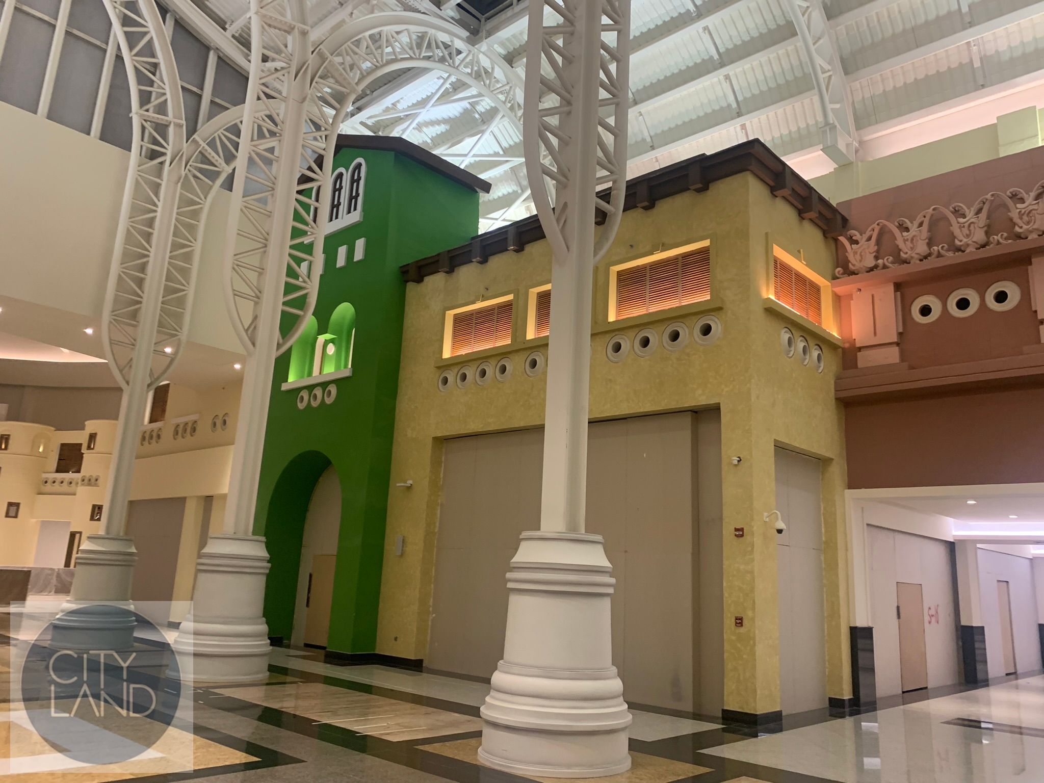 Corner Shop near the Food court | Strategic Location