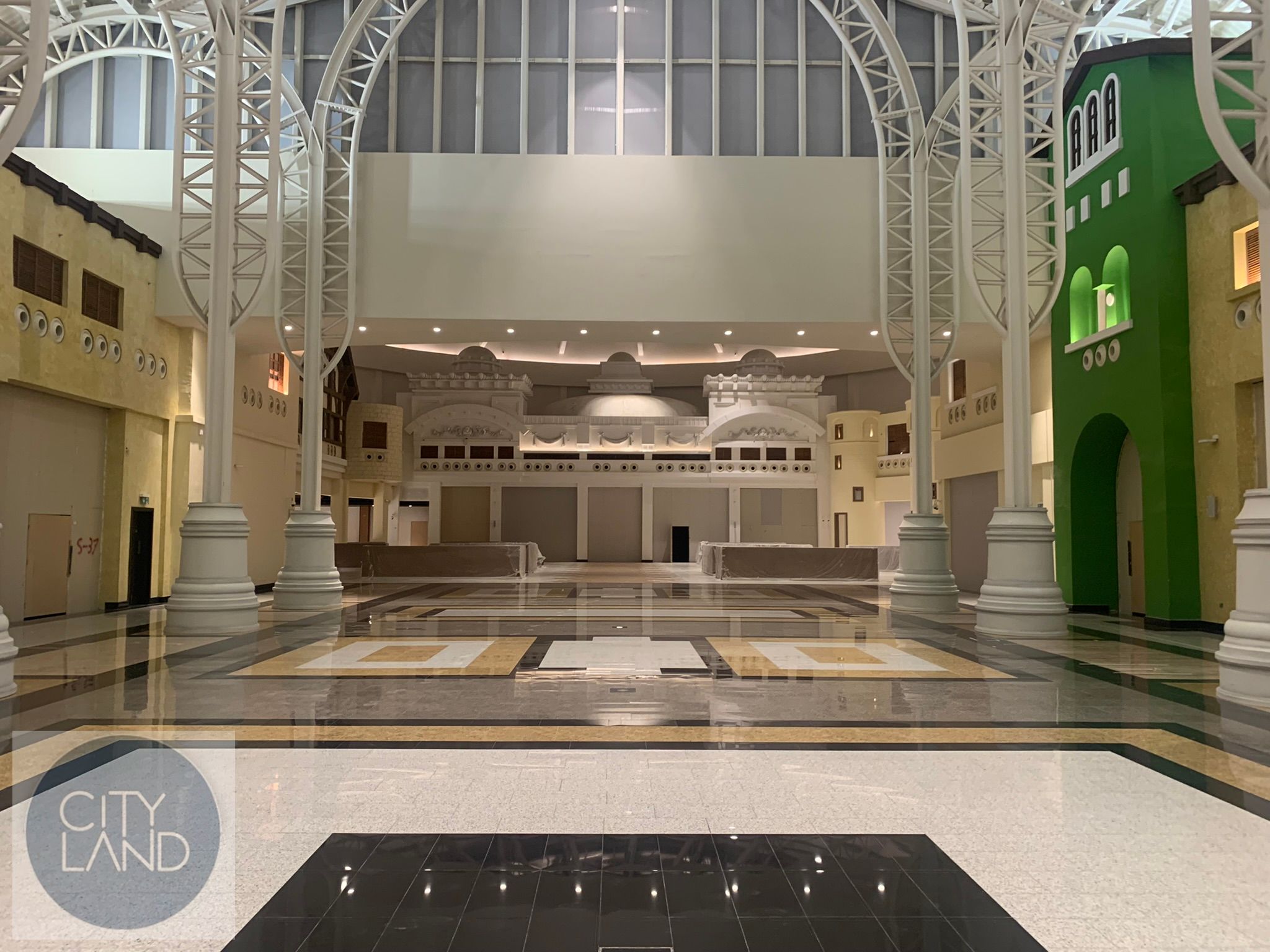 Corner Restaurant Unit | Close to the Central Park and he ButterFly Garden