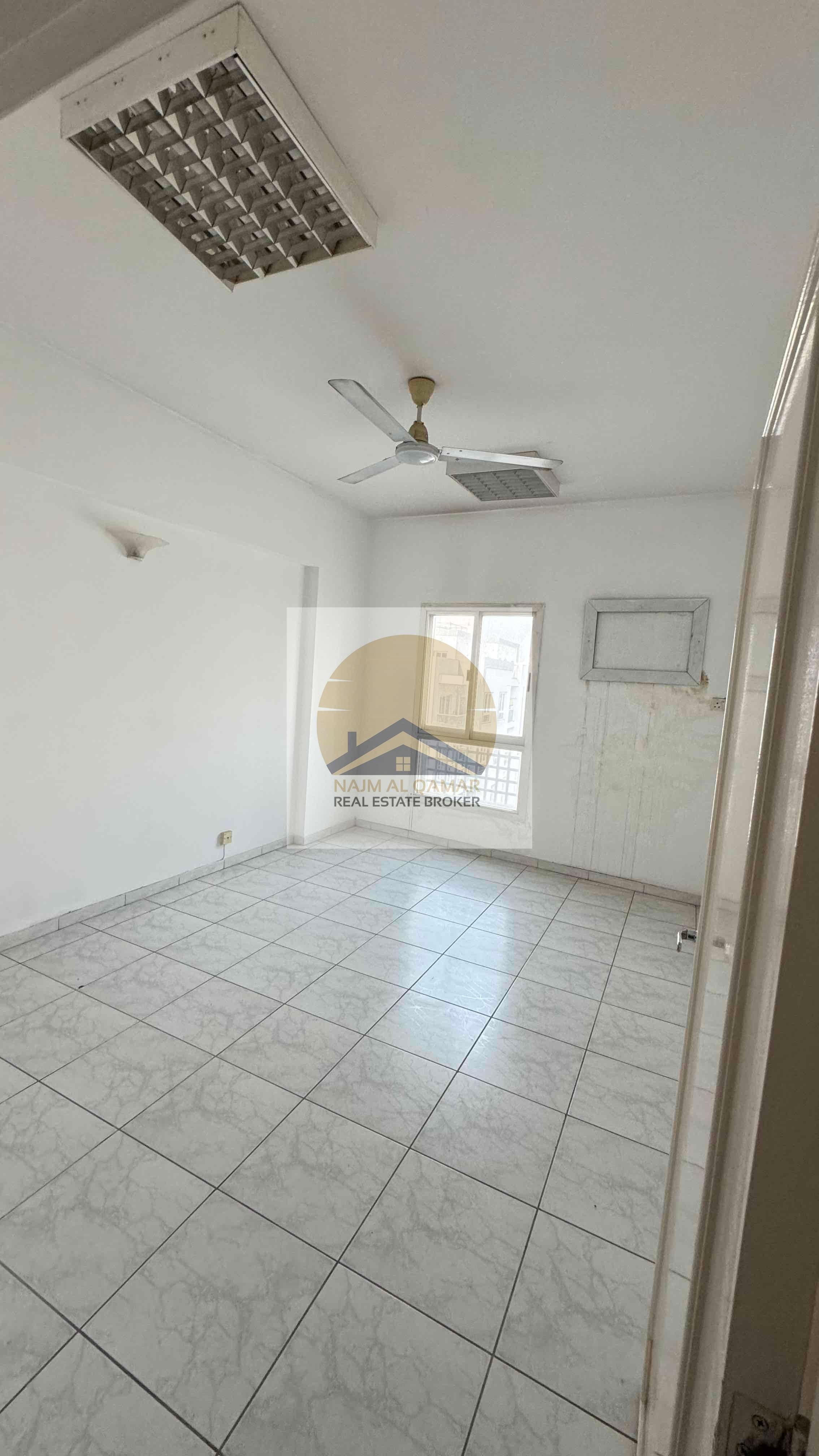 1100SQFT 2BHK NEAR TO FISH ROUND ABOUT OFFICE SPACE FOR RENT 95K IN 4 CHEQUES NEAR TO UNION METRO