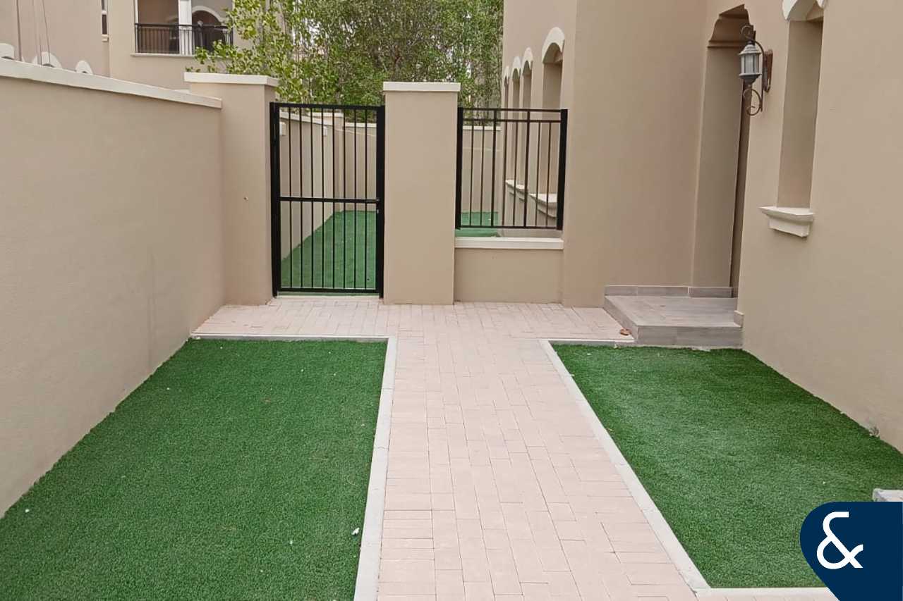 3 Bedroom | Corner Plot | Landscaped Garden