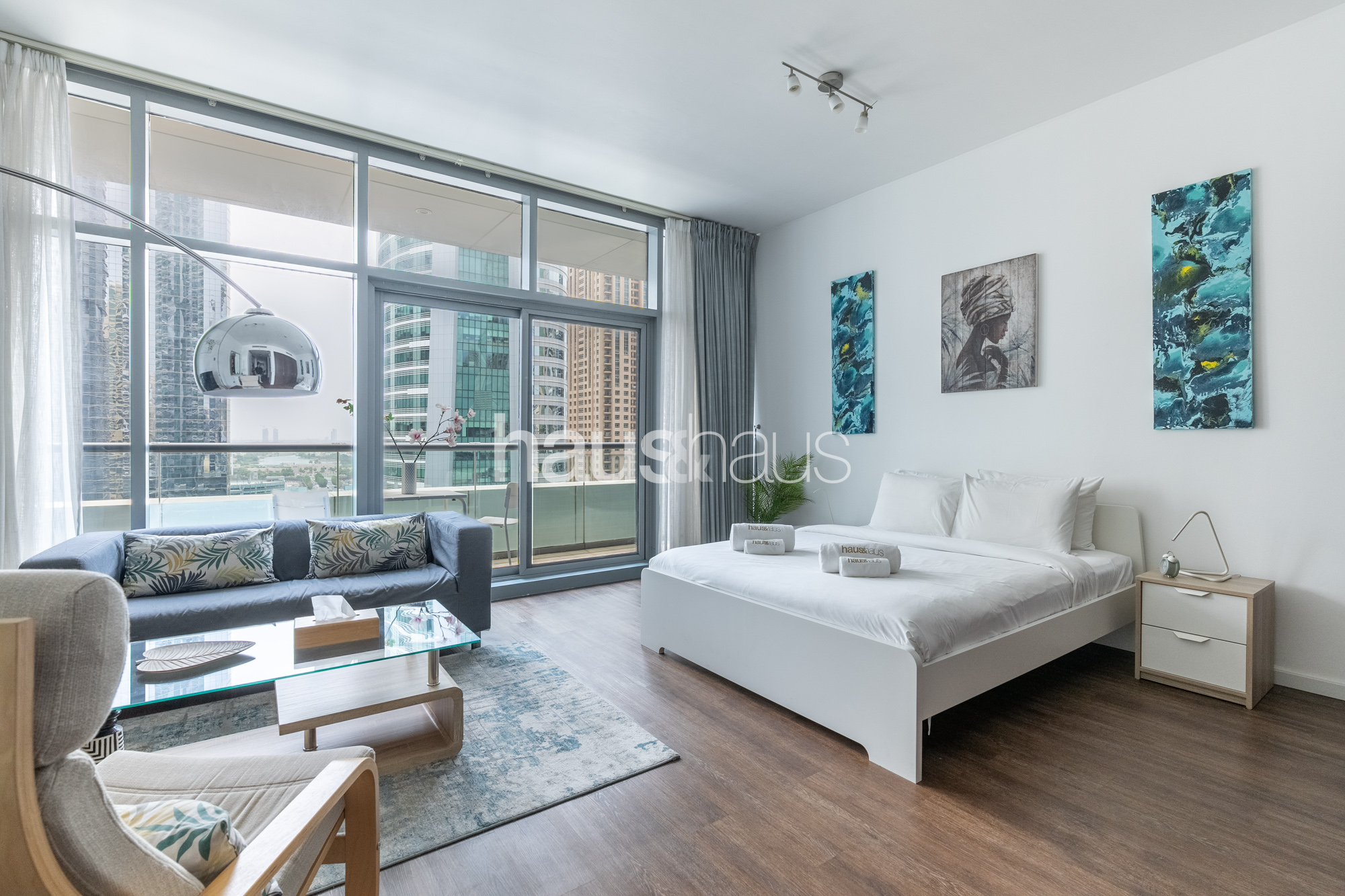 Fully equipped Studio directly at Metro Station