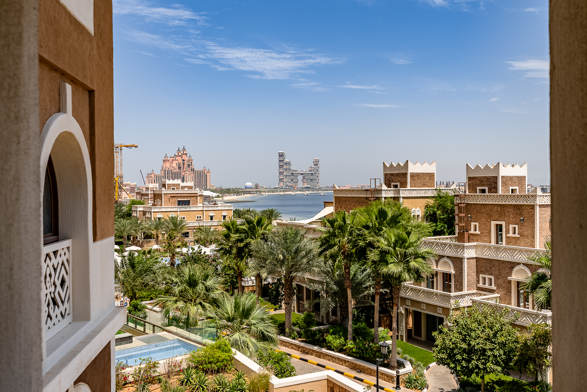 Spacious 4BDR + Maid Room in Palm Jumeirah I Balqis