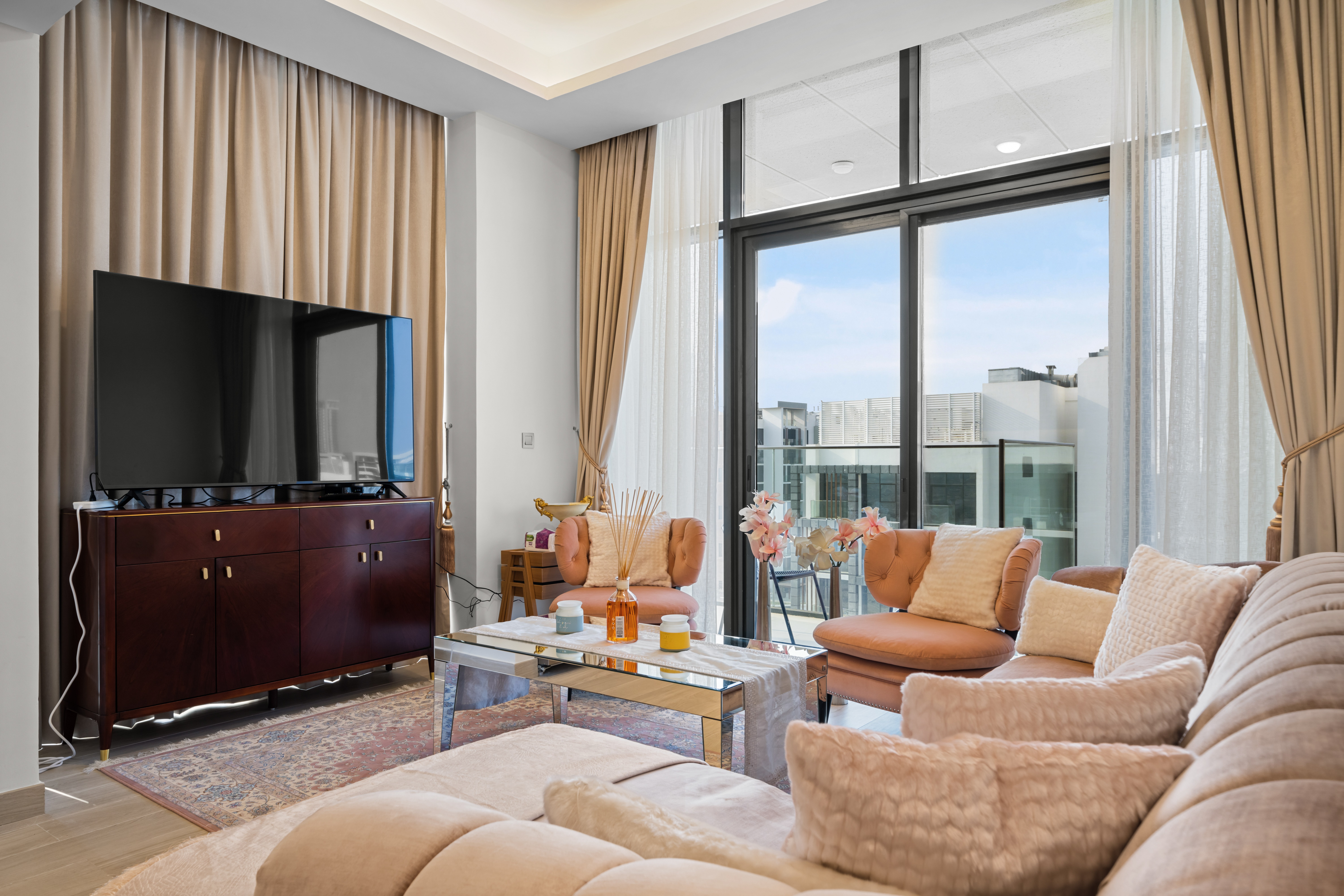 Stunning 3 BR Apartment in Azizi Riviera