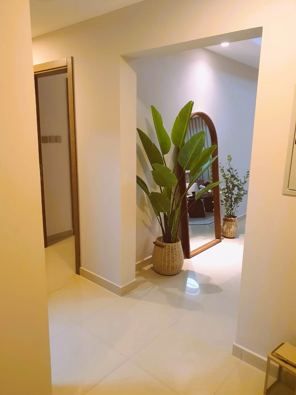 1BHK Modern & Luxury Apartment available on easy payment plan!!! READY TO MOVE BUILDING
