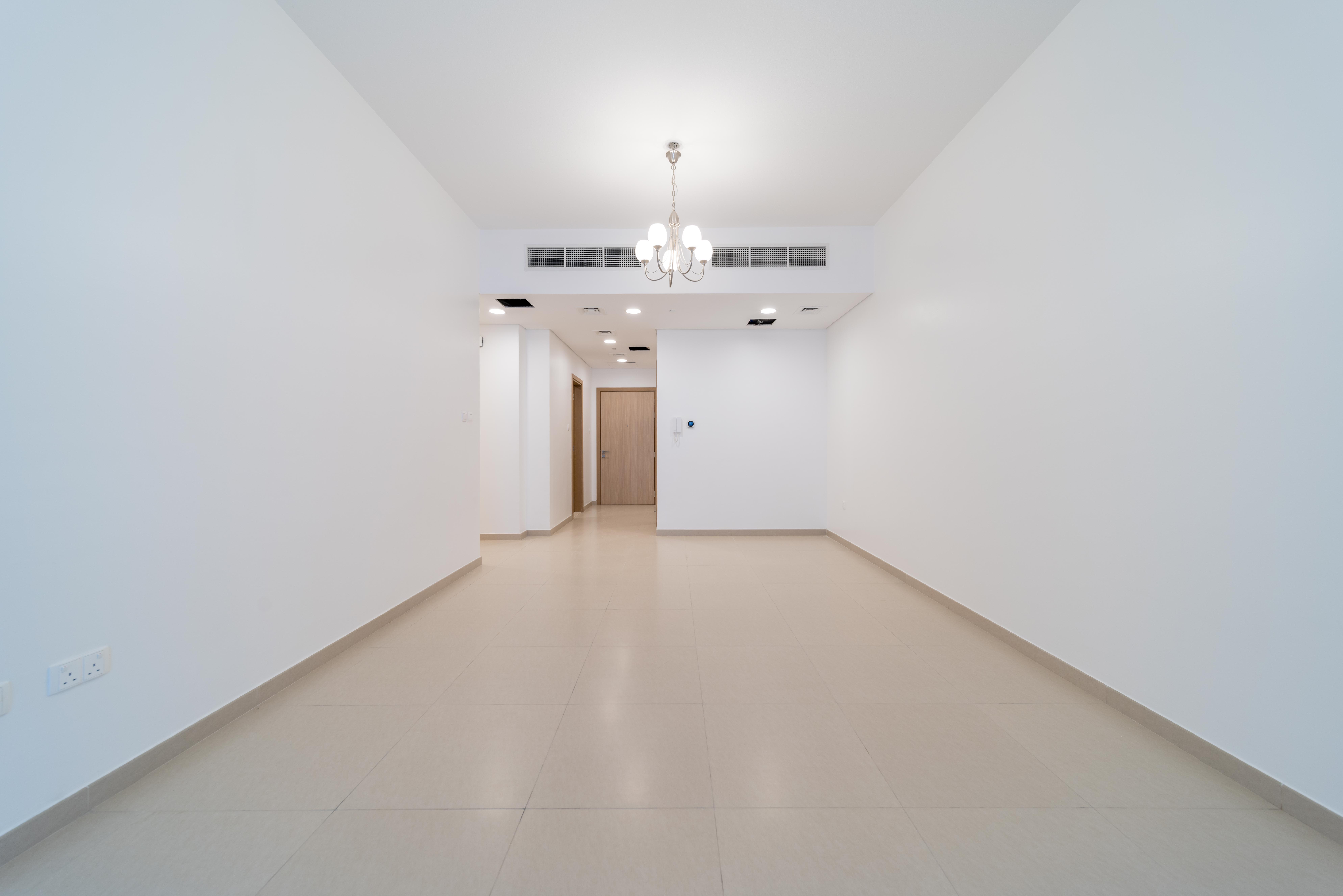 FAMILY BUILDING | PRIME LOCATION | SPACIOUS LAYOUT
