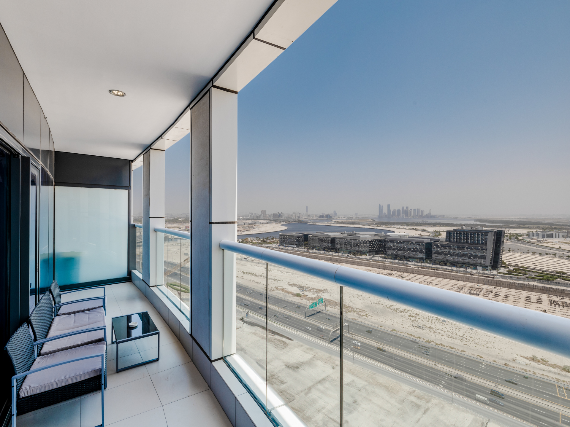 Business Bay | DAMAC Paramount B | 1BR | Free WiFi