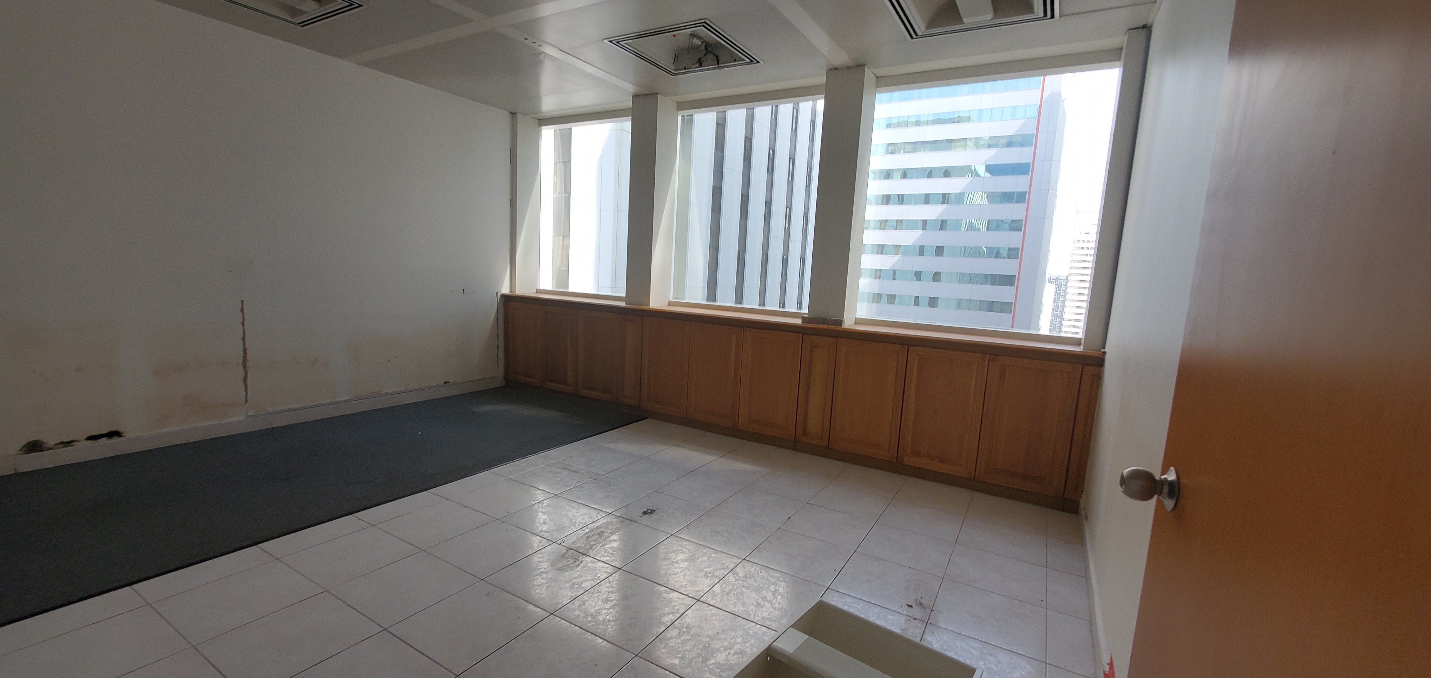 Only 75,000 Yearly! Fitted Office Space in a Tower Bldg. on Hamdan Street