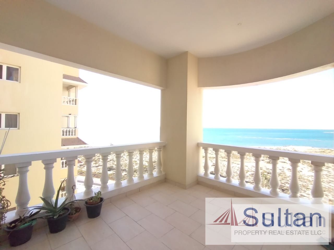High Floor Gym/Pool/Beach Access Spacious Balcony
