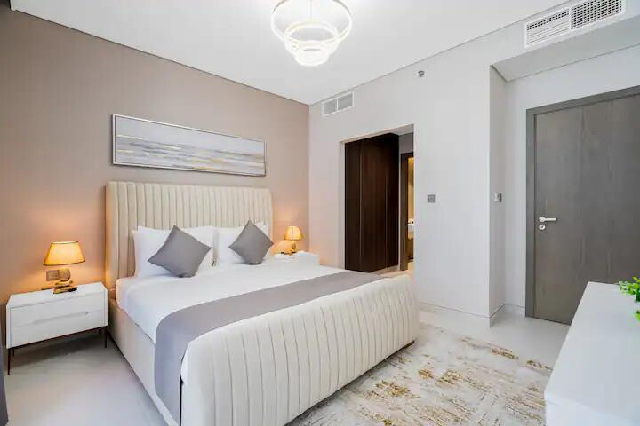 Sleek 1BHK with Unmatched Burj Khalifa Views!