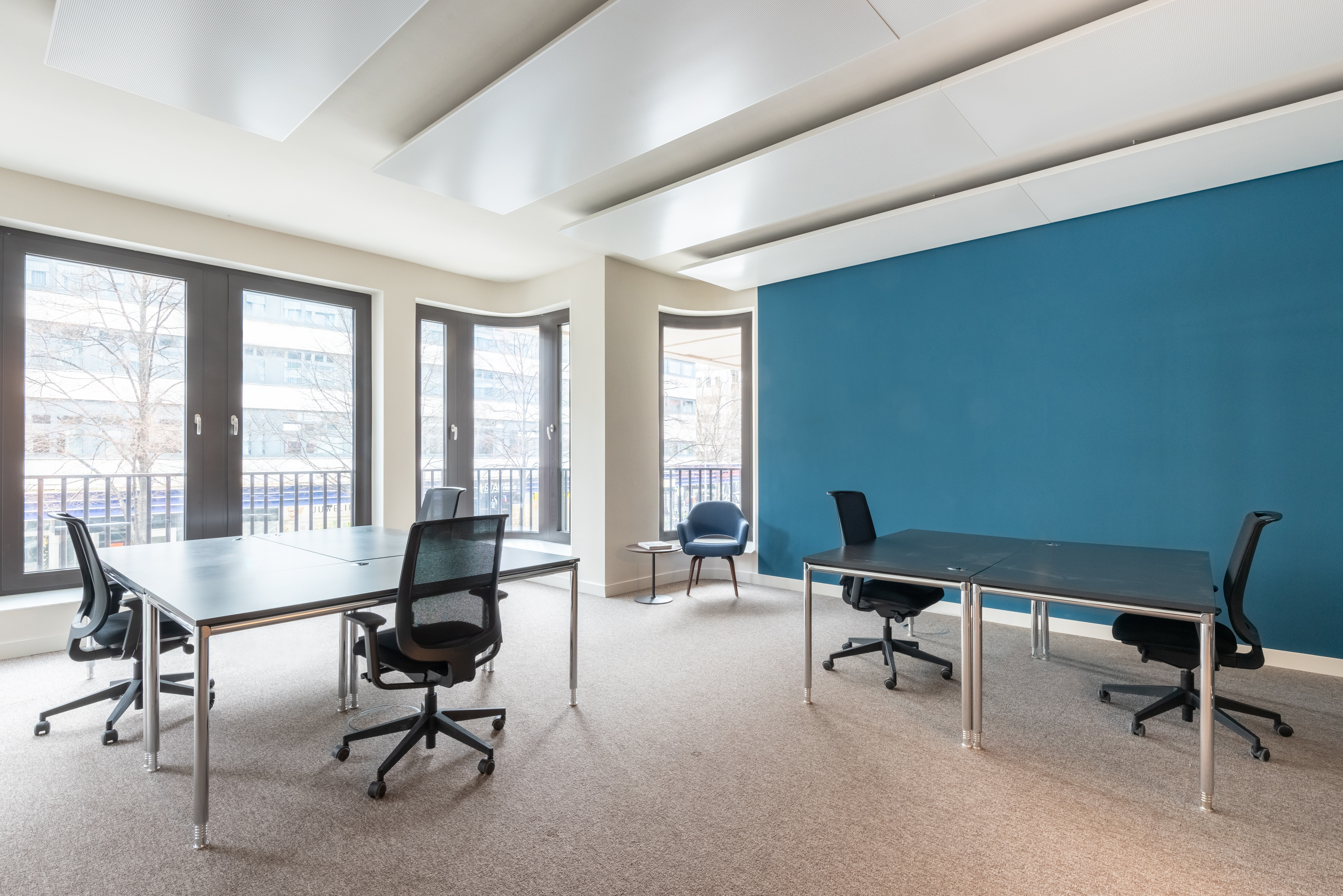 Move into ready-to-use open office space for rent for 15 persons in Dubai, Deira City Center