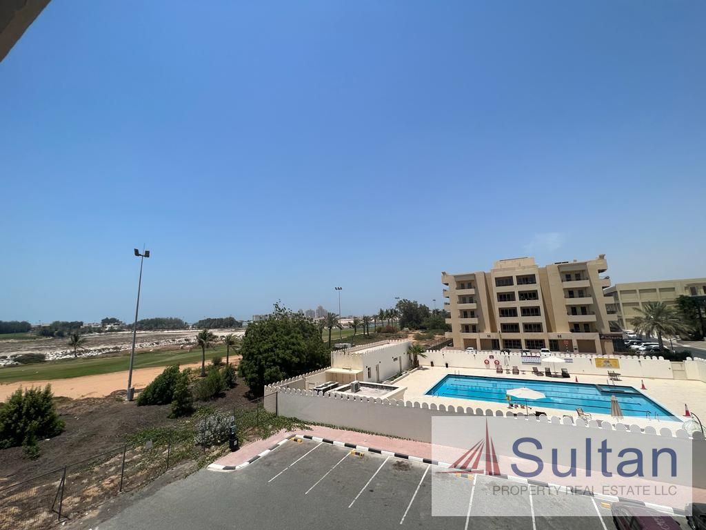 High Floor Huge Studio Upgraded Mall/ Beach/Pool Access