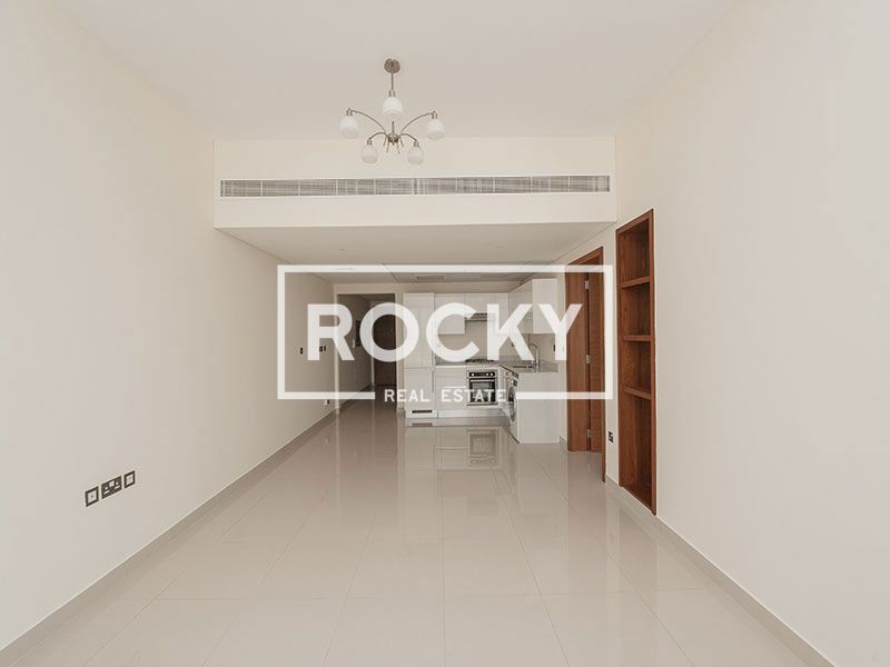 1 B/R with Balcony | Equipped Kitchen | Pool & Gym