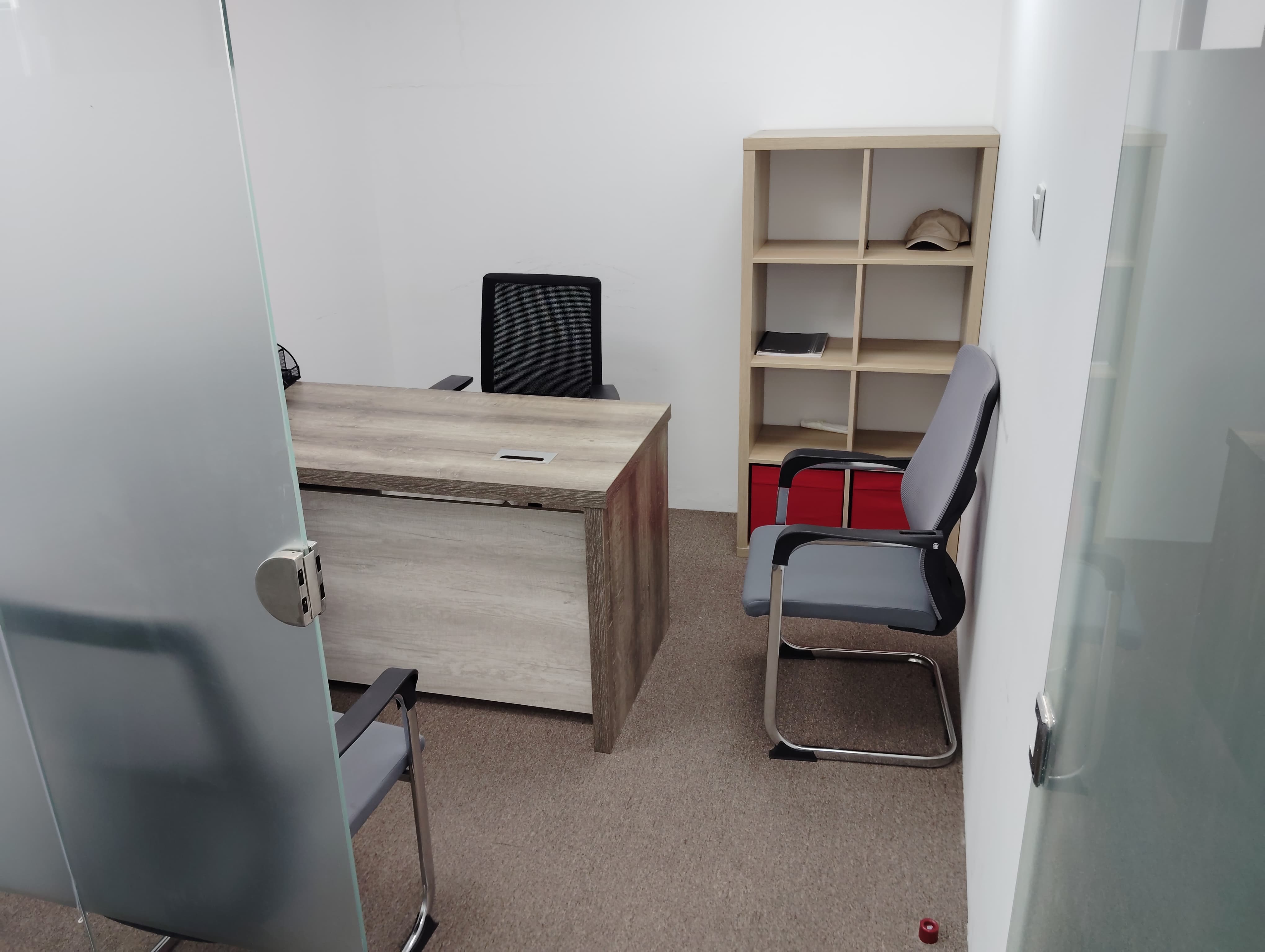 100 SFT Fully Furnished Office for AED 17500 Per Year