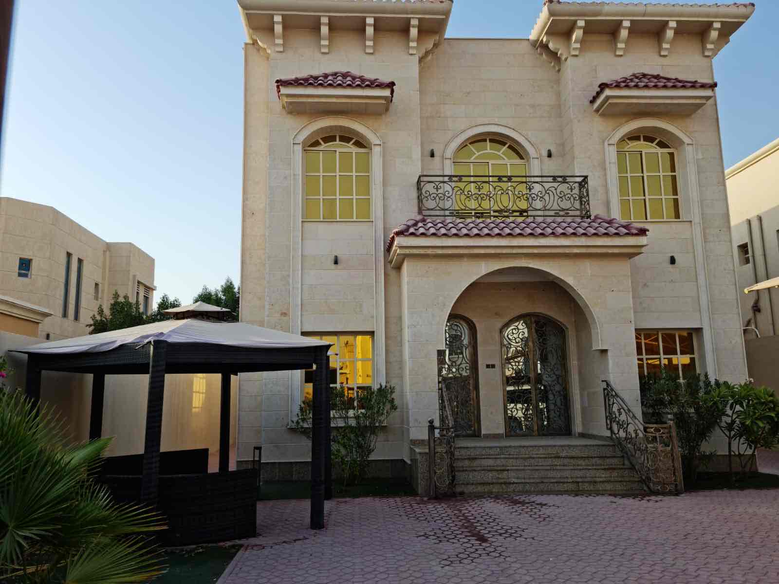 Villa for rent in Al Rawda 2 5 rooms