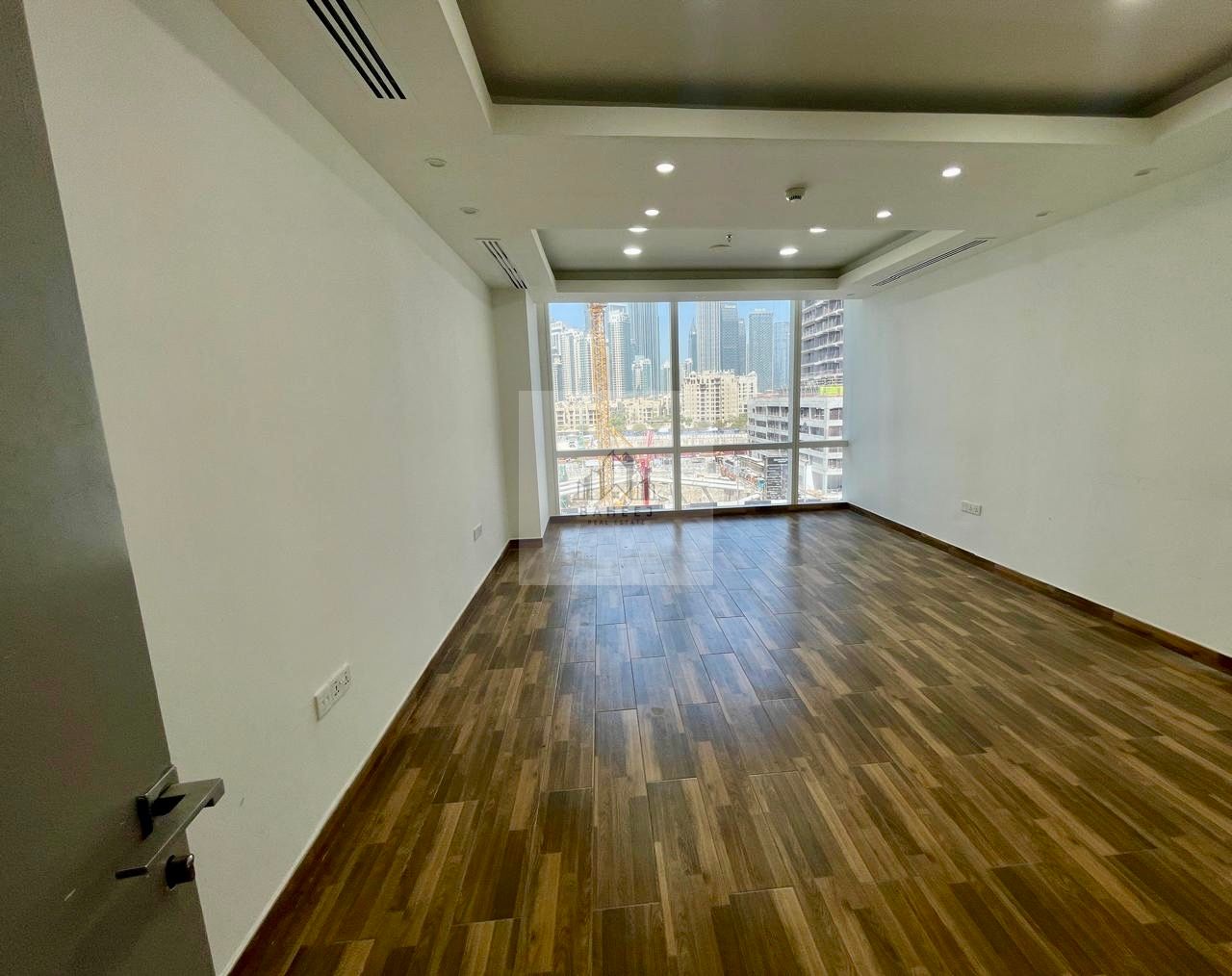 Stunning/ Fully Furnished/ Vacant
