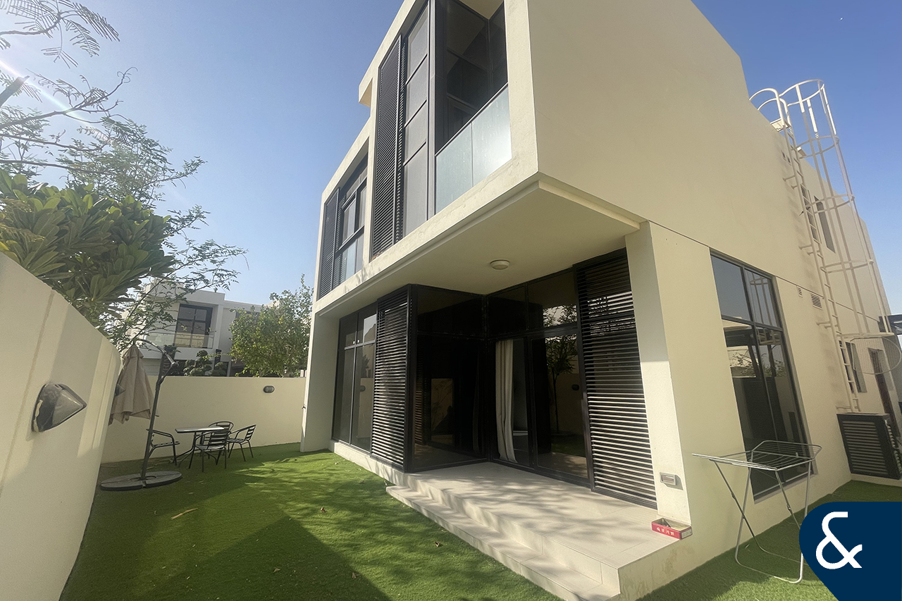 Furnished 6 BR | Corner Villa | Available Now