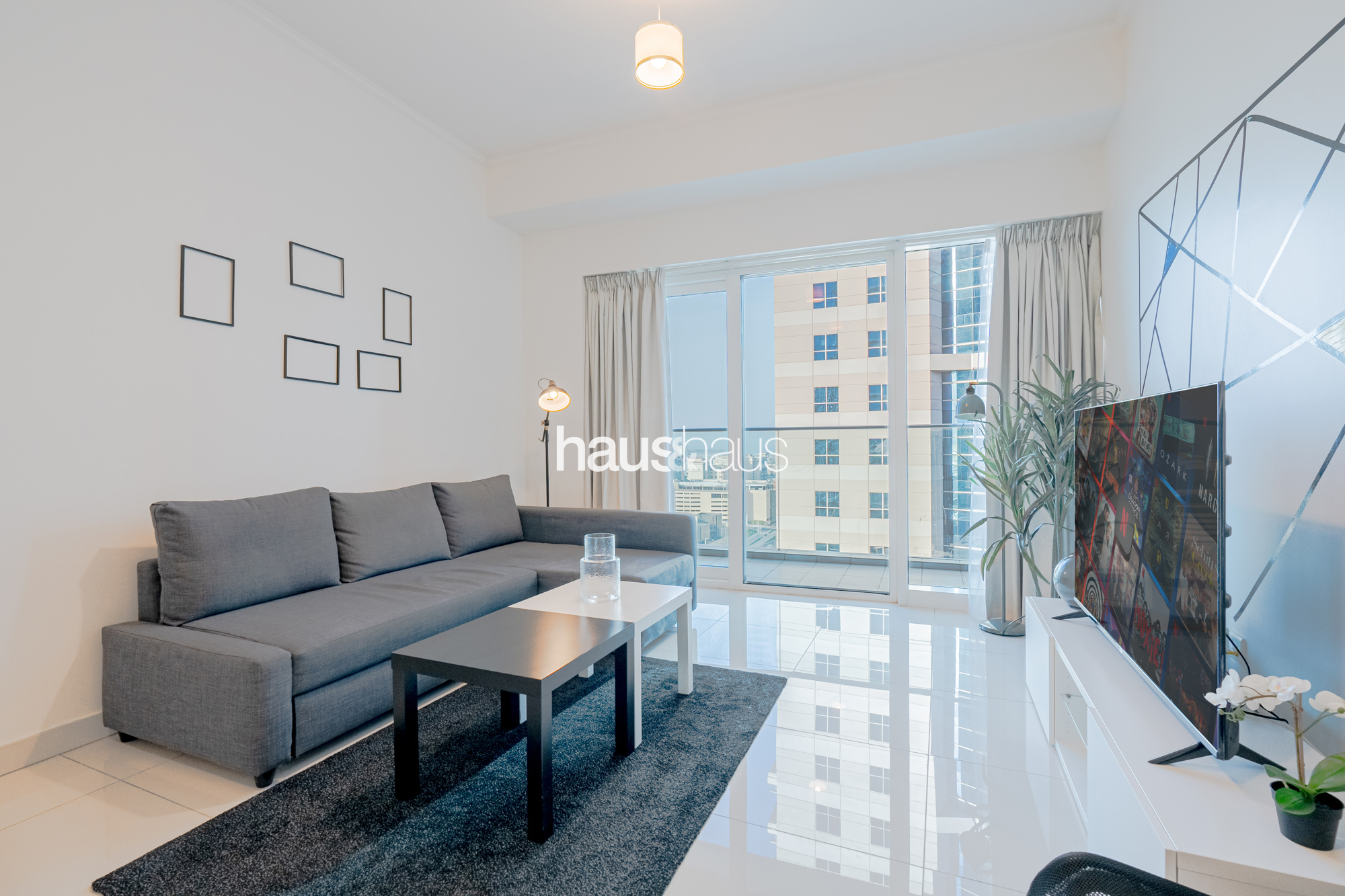 Bright and Spacious | Sleeps 4 | Marina View