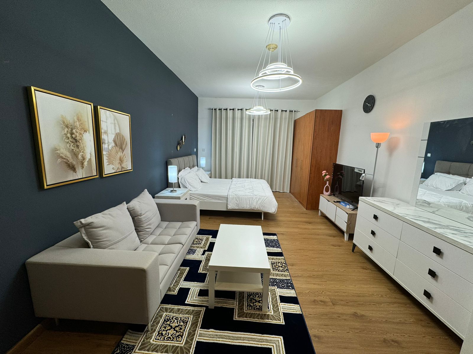 The Bigger the Better || Beautifully Furnished Studio || Elegant Modern Furnishing || Near Me'aisem City Centre