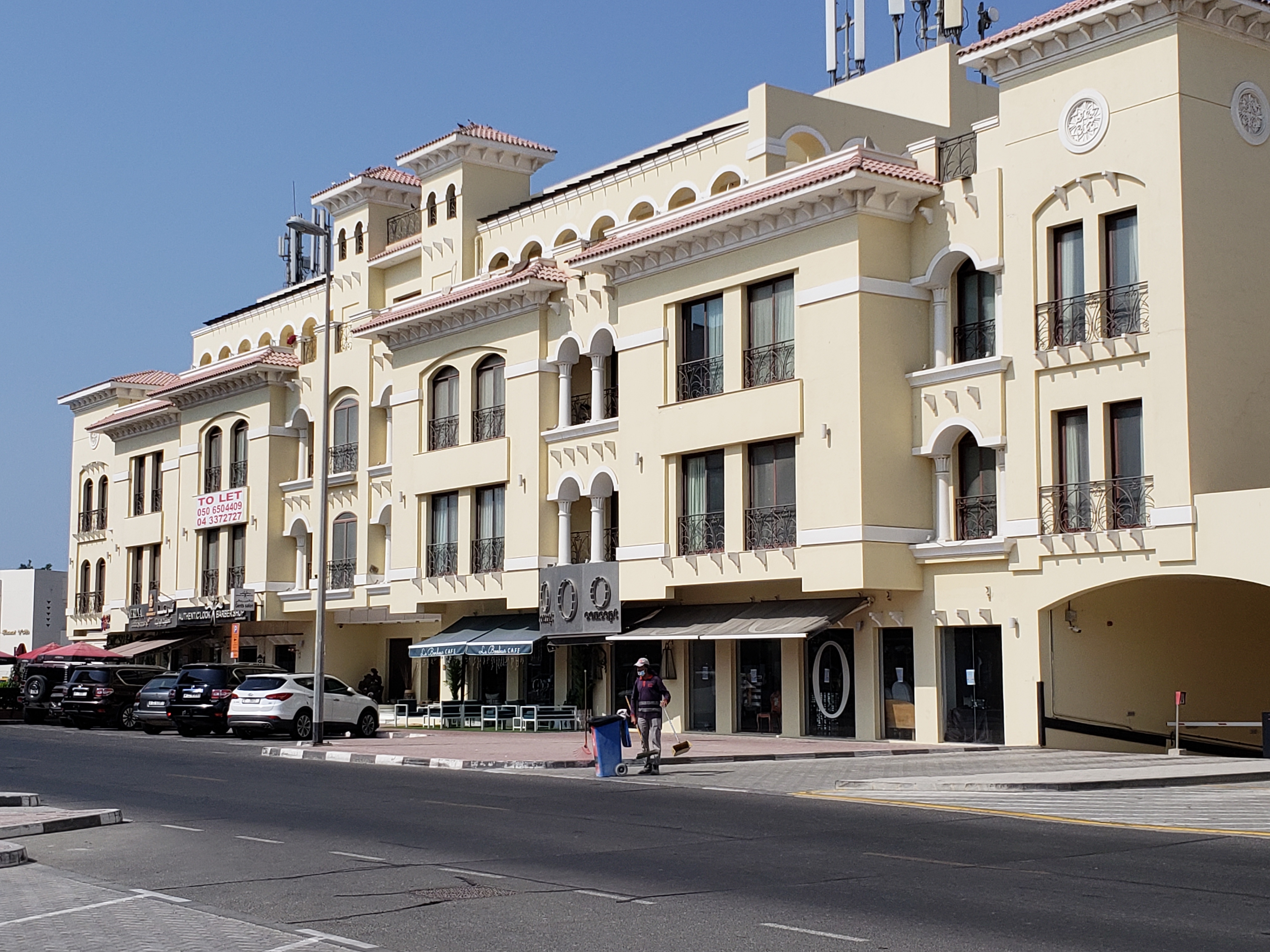 JUMERA1 BUTAFISH RESTURENT BULDING RENT 85000 DHS