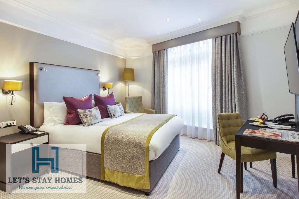 Exclusive Holiday Deal ! Monthly Stay | Near Metro | Kitchen | Monthly Payment | Gym | Pool