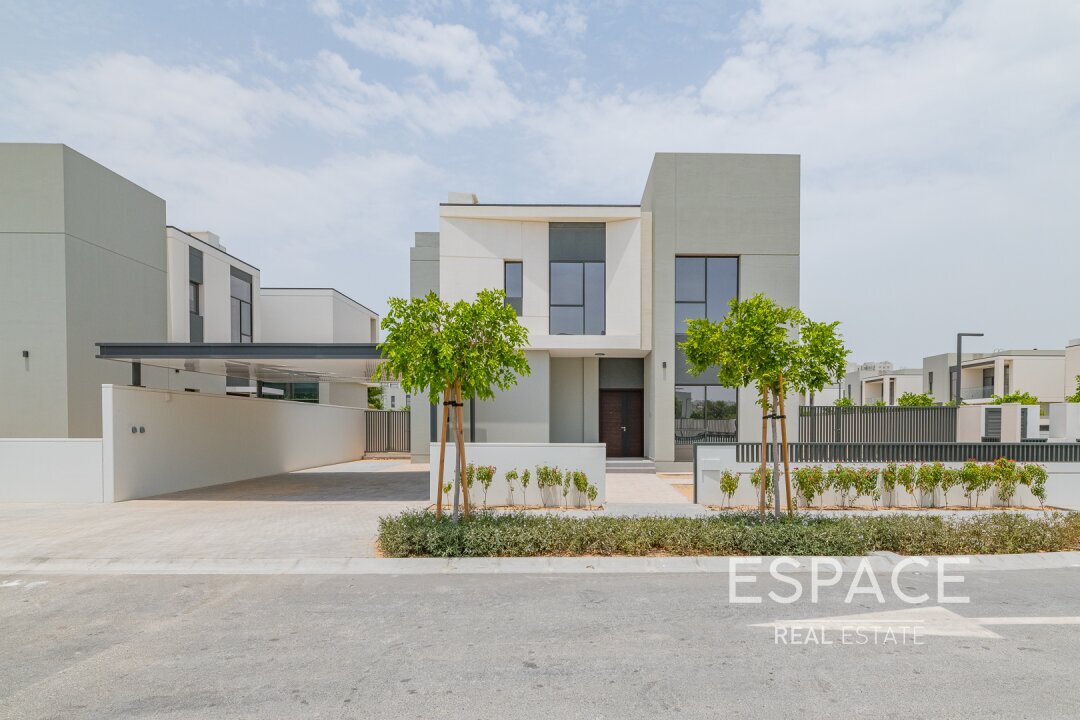 Gated Community | Modern | Close to Pool