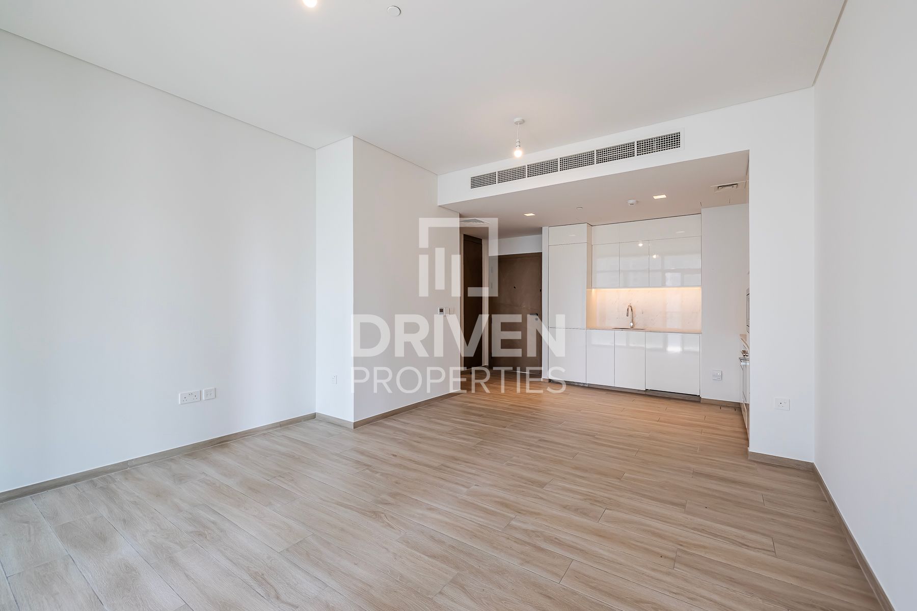 Spacious and Bright Apt | Ready to Move In