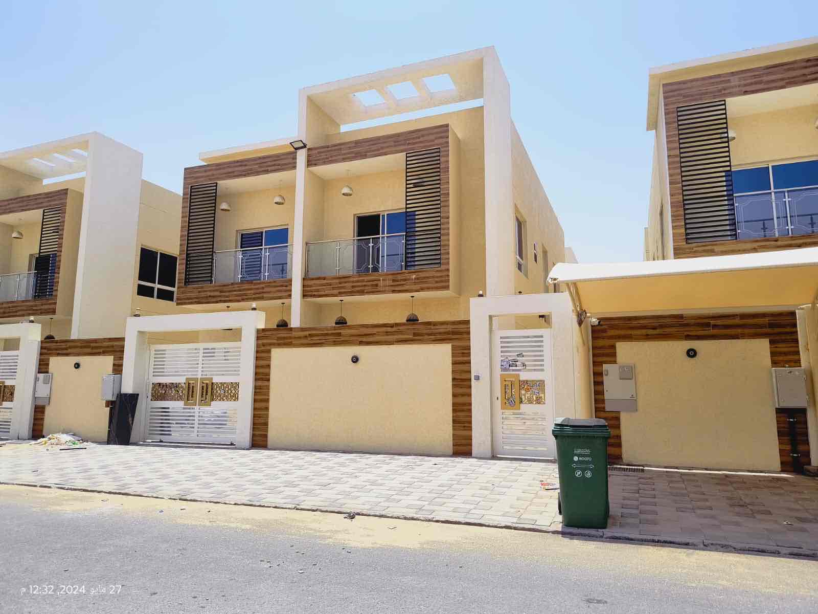 Villa for rent in Ajman, Al Yasmeen area 5 master bedrooms, sitting room, living room, kitchen and maid's room With air conditioners 110 thousand dirhams required