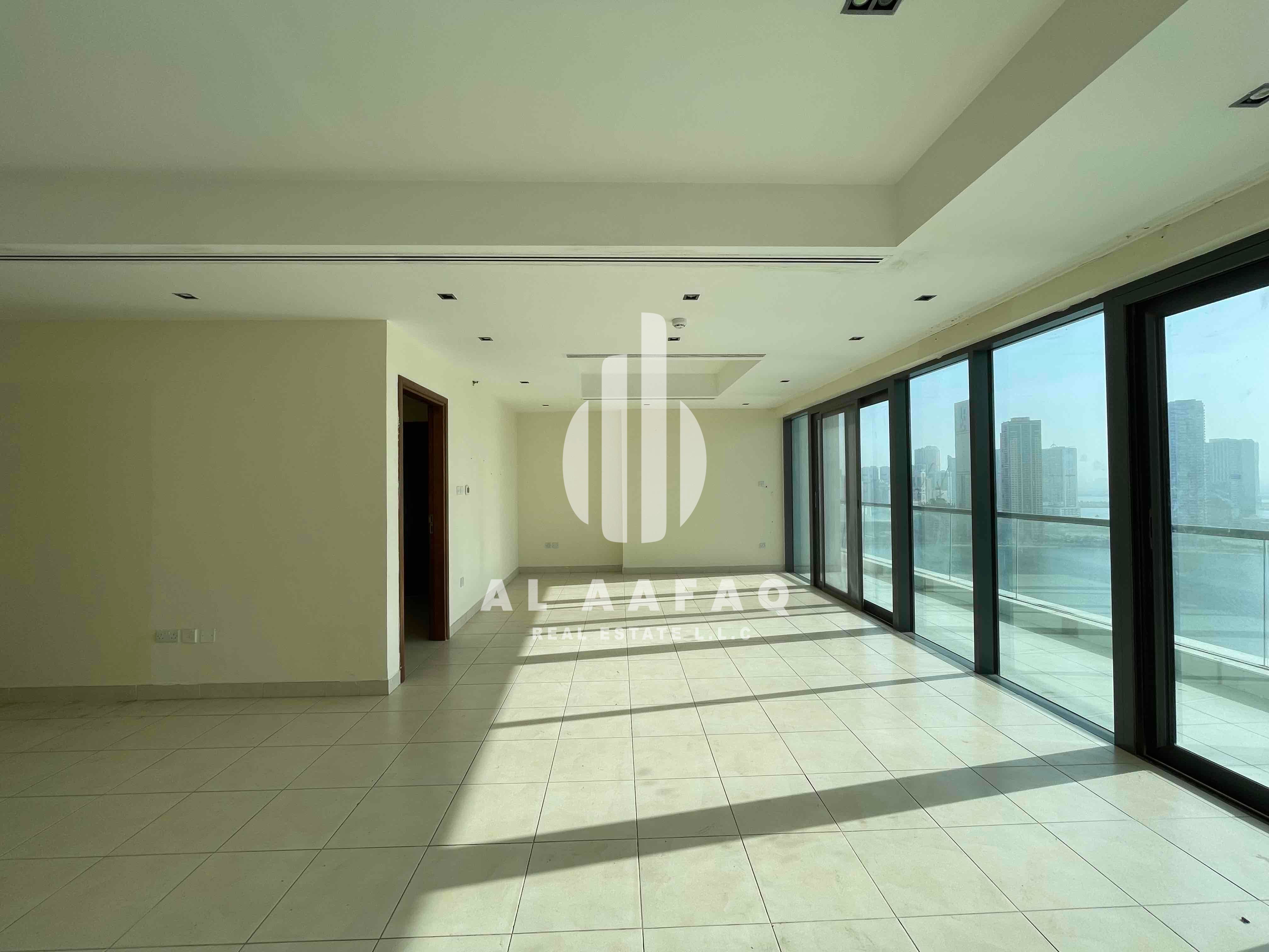 LUXURIOUS 3 BHK WITH EYE CATCHING SEA VIEW | AC FREE