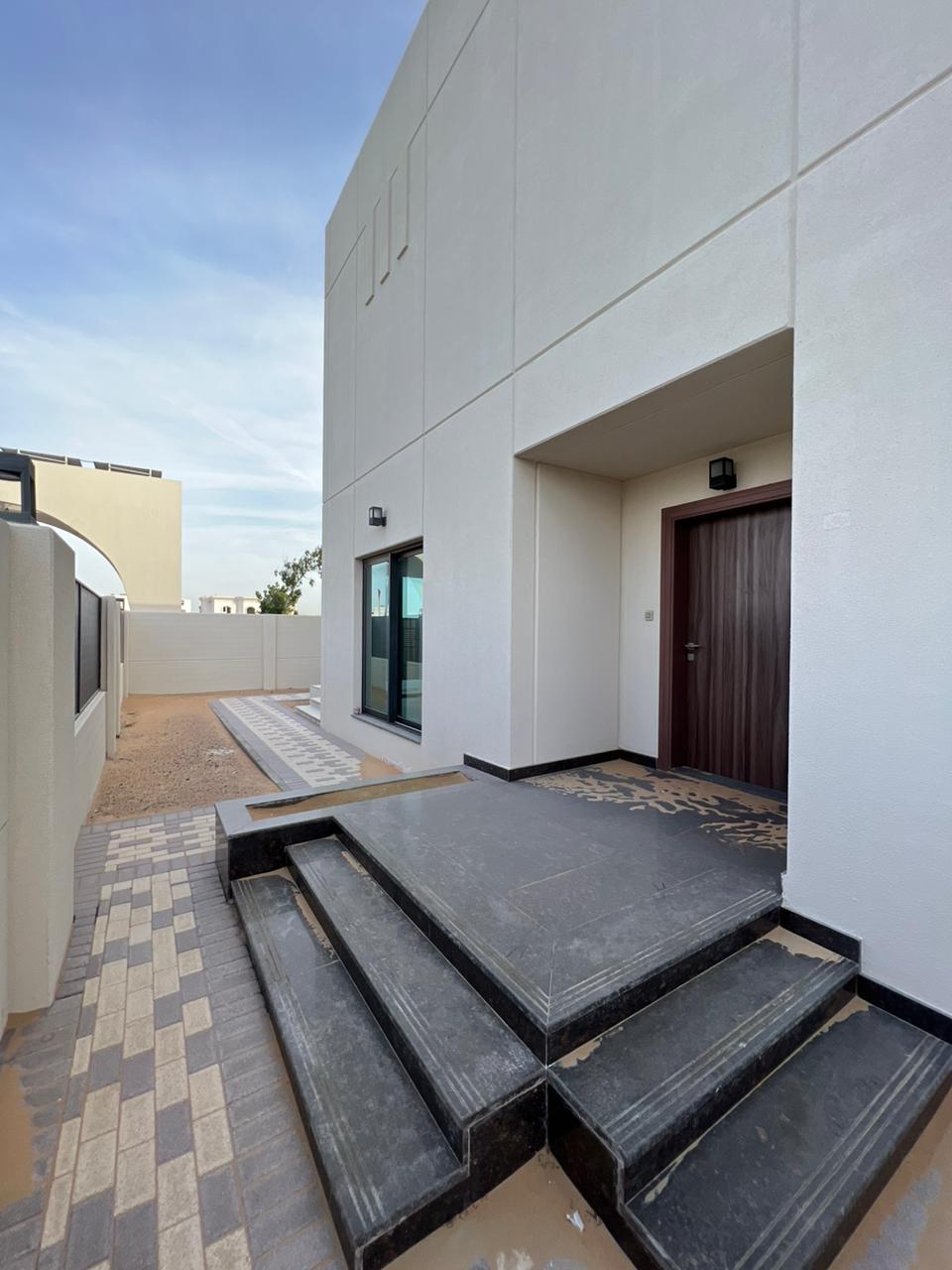 Townhouse for sale for sale on 3 streets in the Sustainable Project in the Emirate of Sharjah