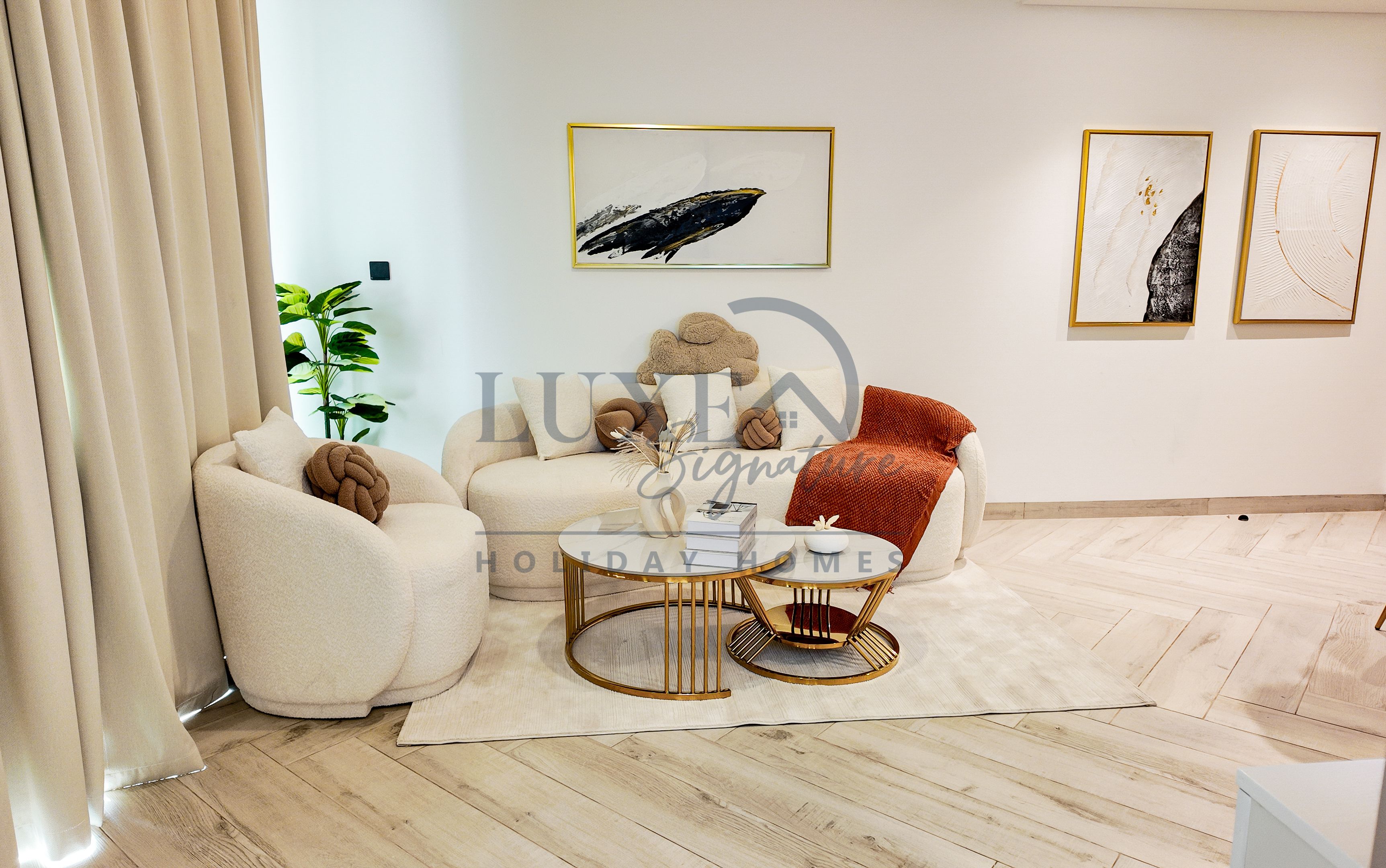 LUXURIOUSLU FURNISHED 1BHK || READY TO MOVE IN || CALL US NOW