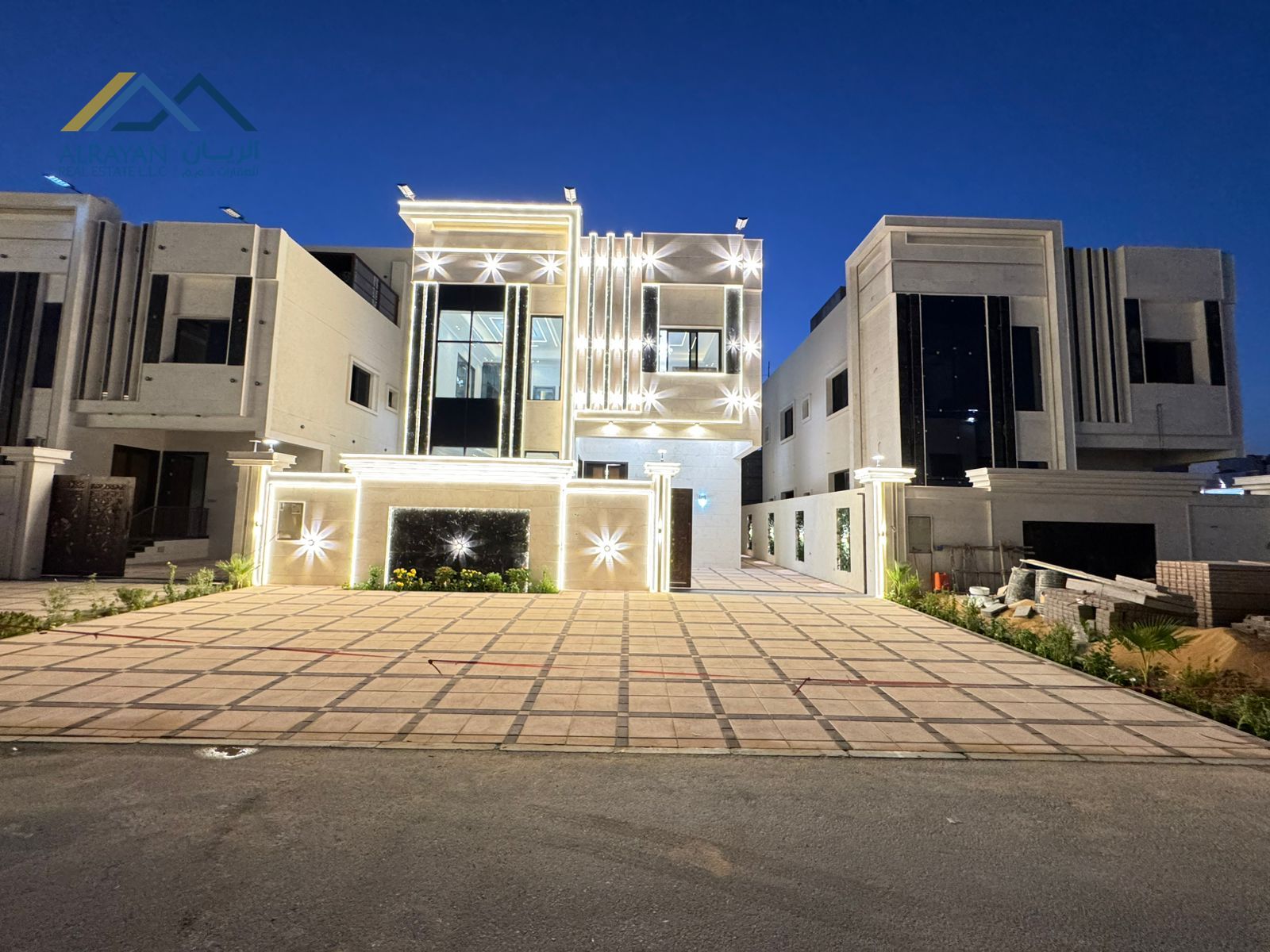 At a bargain price, super deluxe finishing, all stone facade, directly from the owner, fabulous design. Central air conditioning.